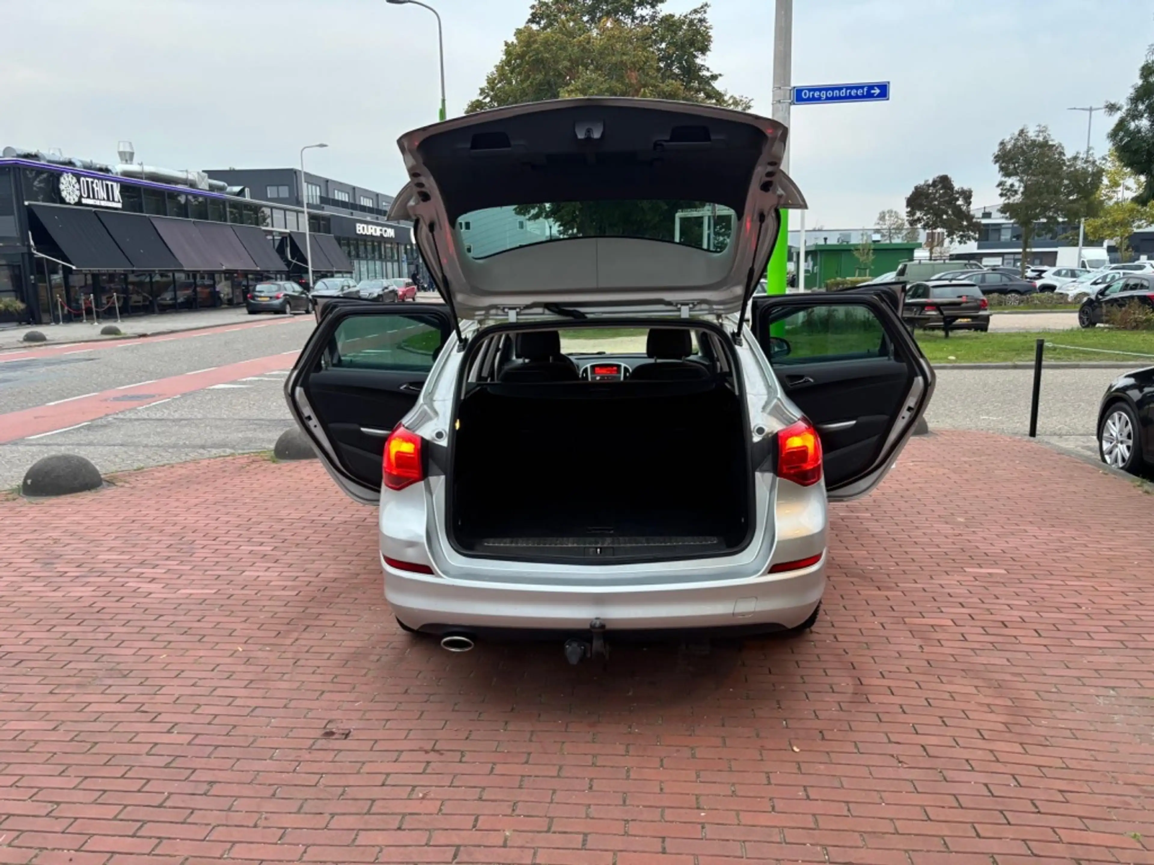 Opel Astra Sports Tourer 1.4 Turbo Edition — photo 9