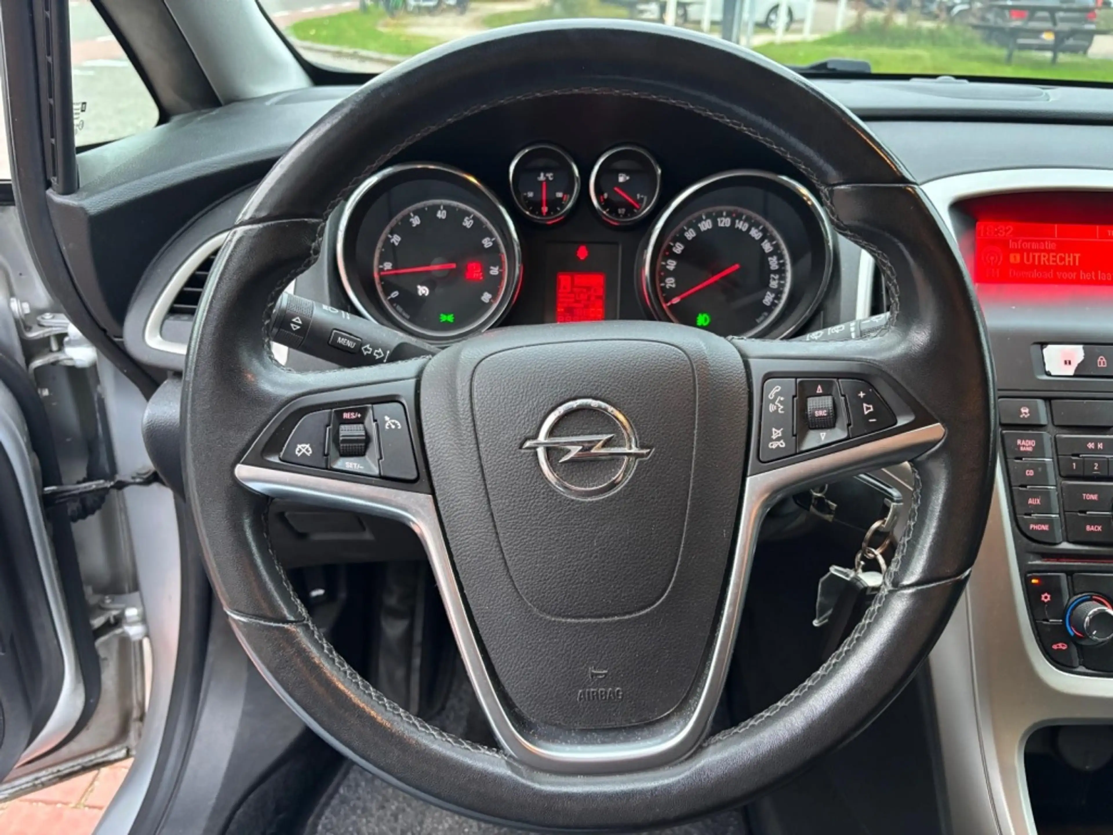 Opel Astra Sports Tourer 1.4 Turbo Edition — photo 10