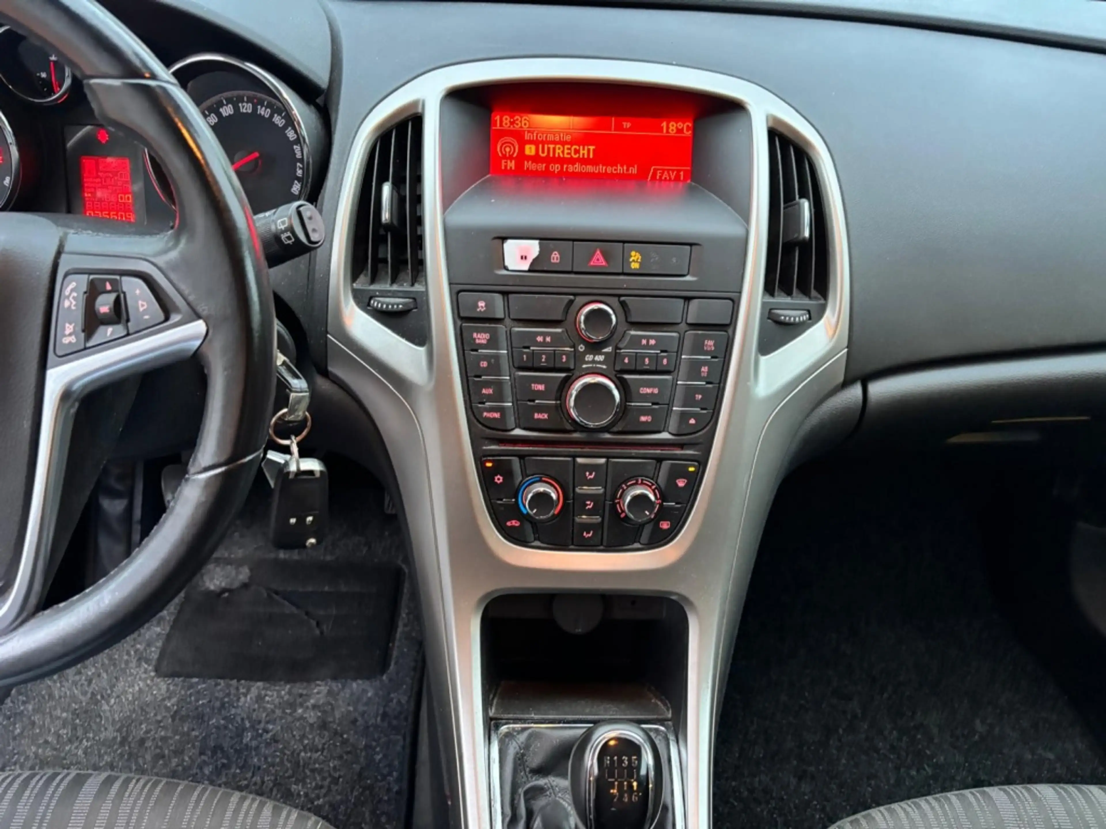 Opel Astra Sports Tourer 1.4 Turbo Edition — photo 15