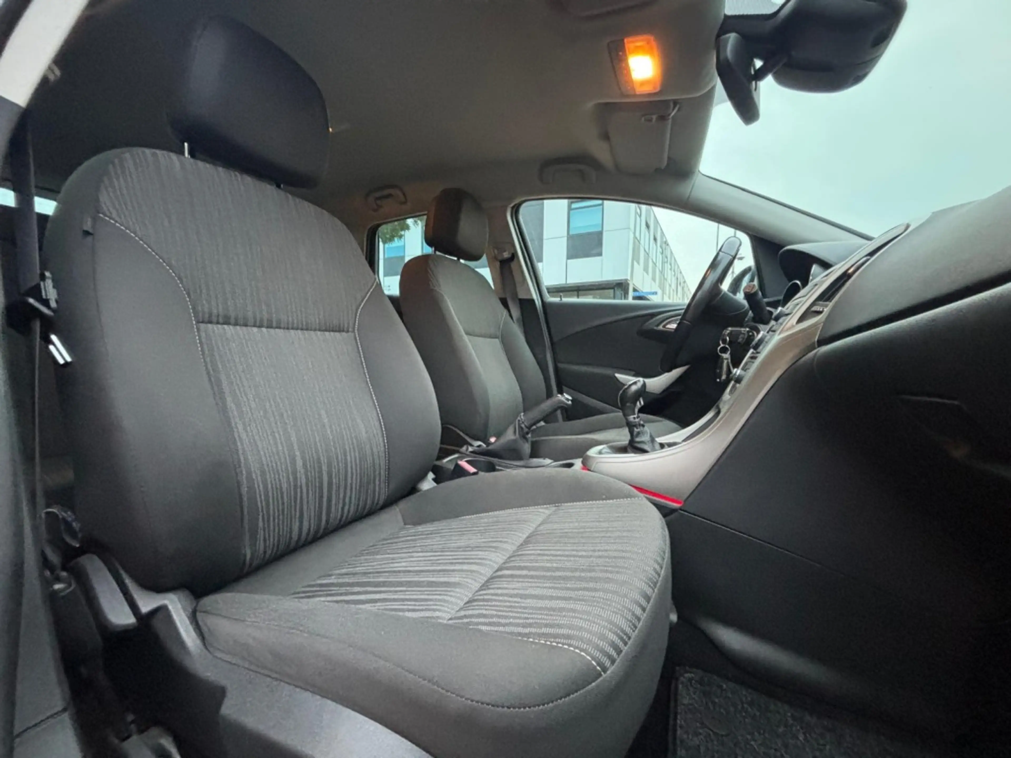 Opel Astra Sports Tourer 1.4 Turbo Edition — photo 13