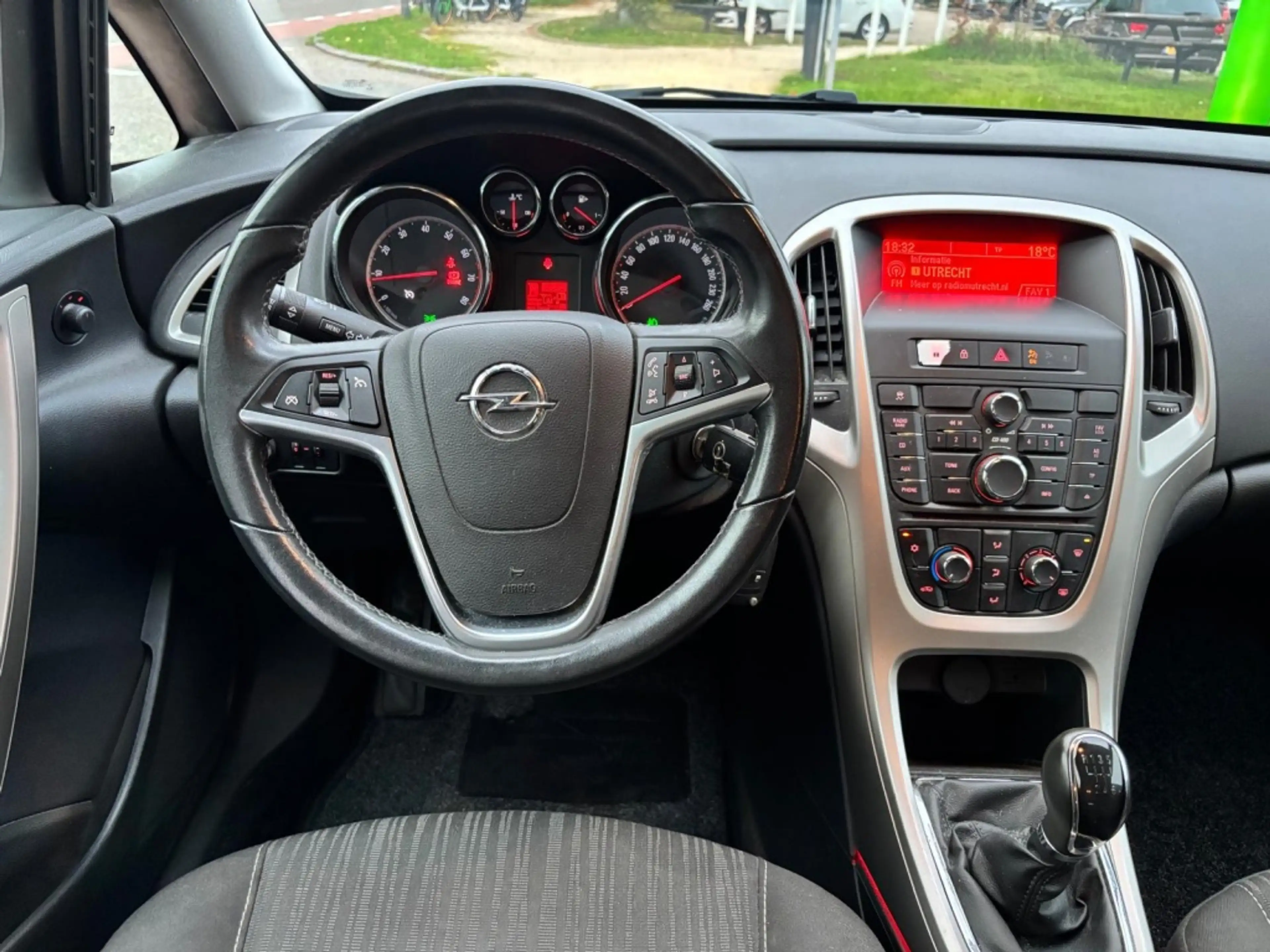 Opel Astra Sports Tourer 1.4 Turbo Edition — photo 2