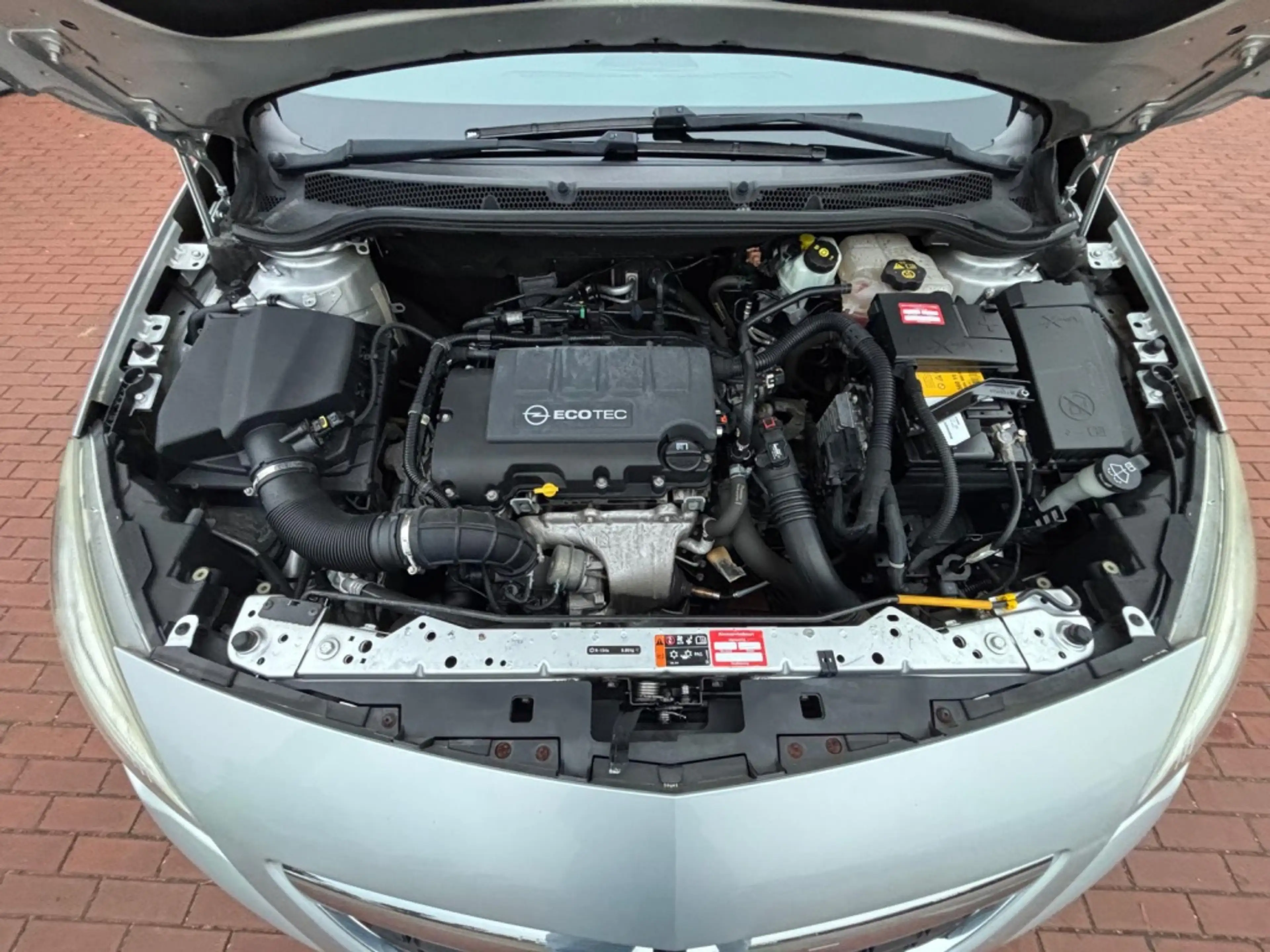 Opel Astra Sports Tourer 1.4 Turbo Edition — photo 12