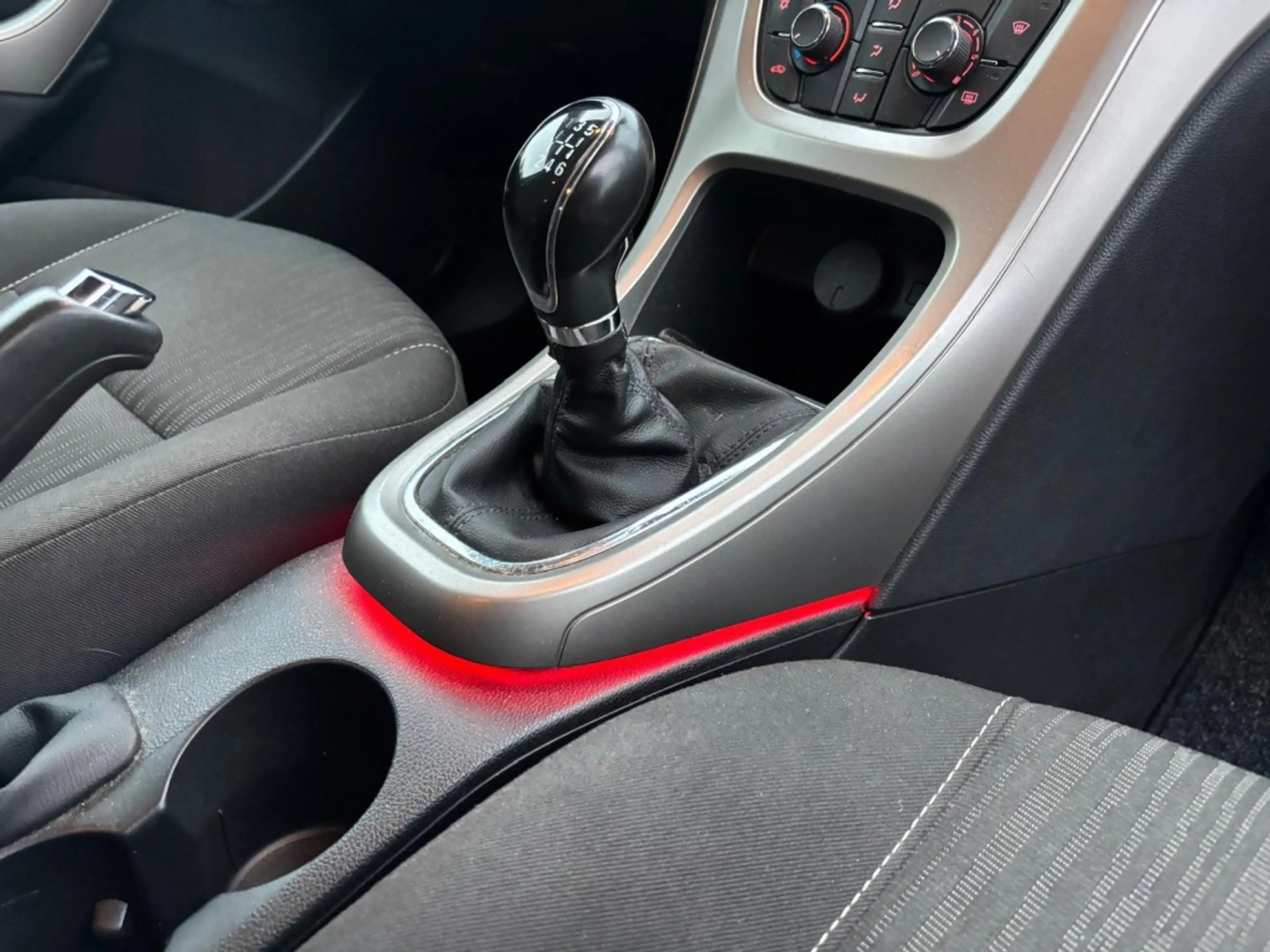 Opel Astra Sports Tourer 1.4 Turbo Edition — photo 14
