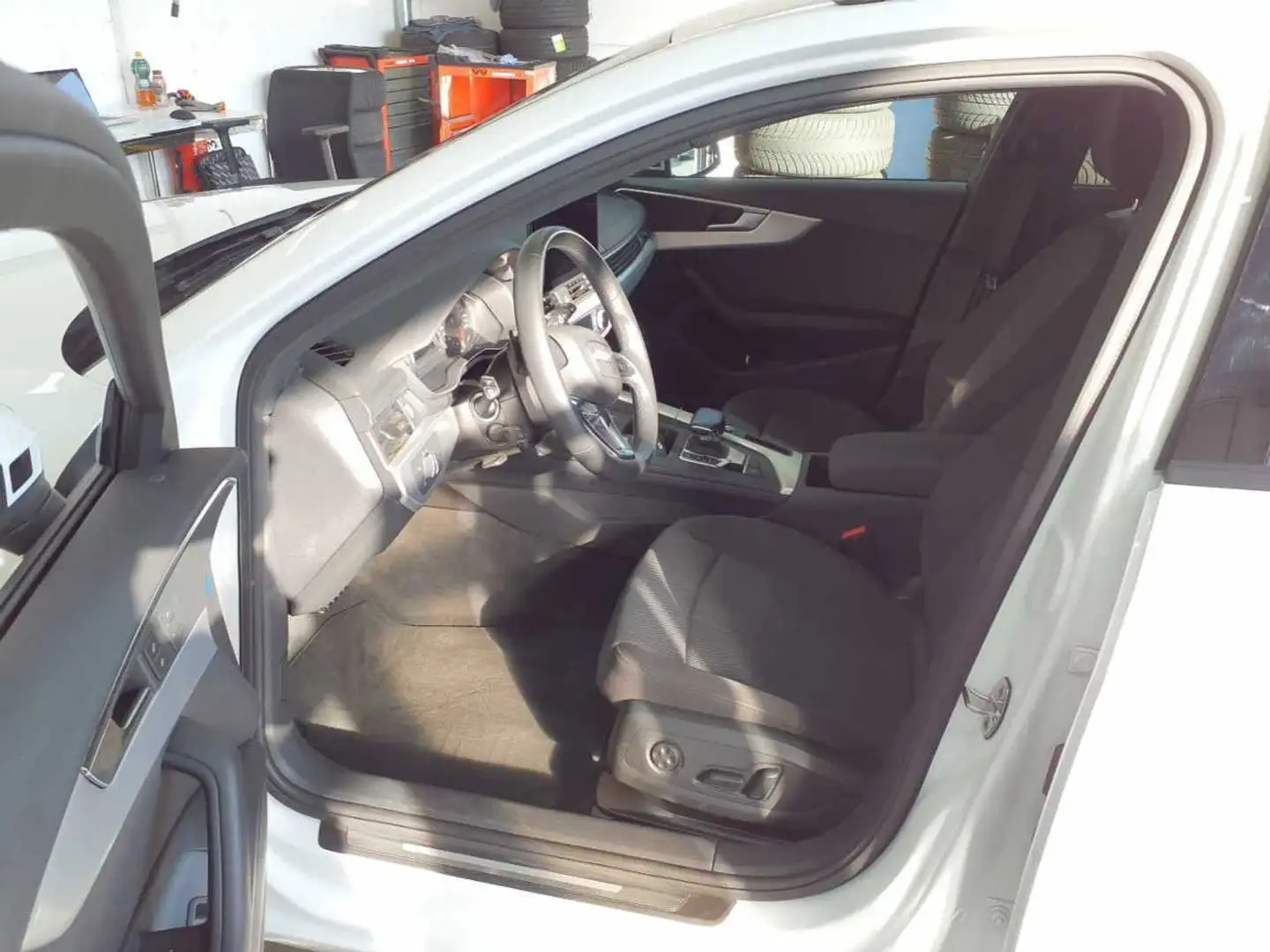 Audi A4 40 TFSI S-tronic / MMI-Navi+, AHK, RFK Weiß - 2