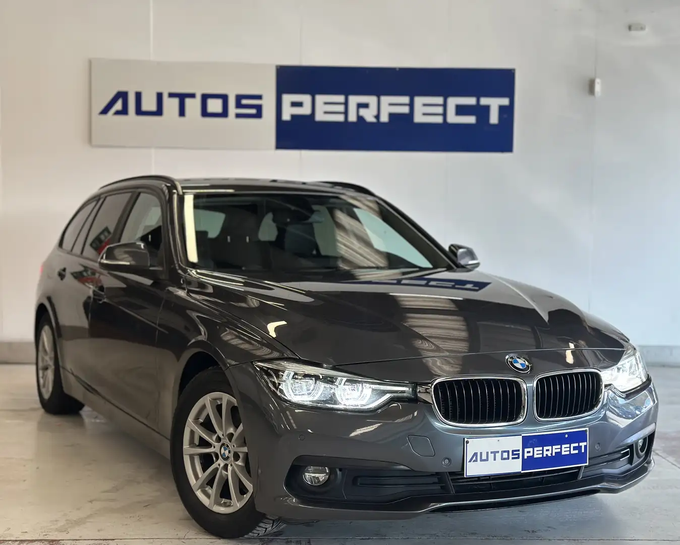 BMW 318 Touring 318i CAMERA PDC CUIR CLIM BARRE-TOIT NAVI Grau - 2