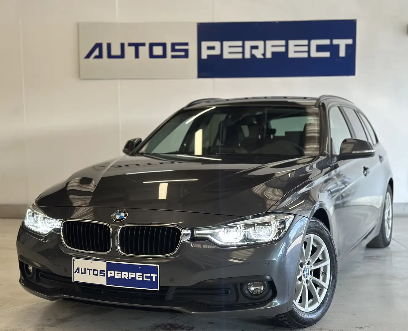 BMW 318 Touring 318i CAMERA PDC CUIR CLIM BARRE-TOIT NAVI Grau - 1