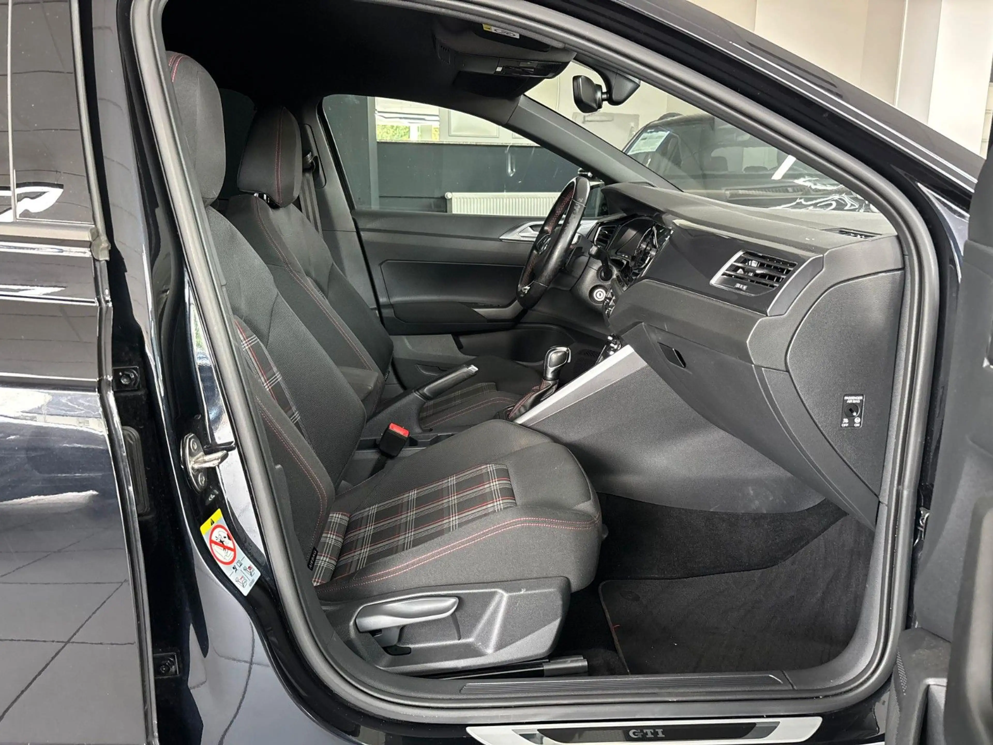 Volkswagen Polo VI GTI LED CARPLAY ACC SITZHEIZUNG NAVI — photo 10