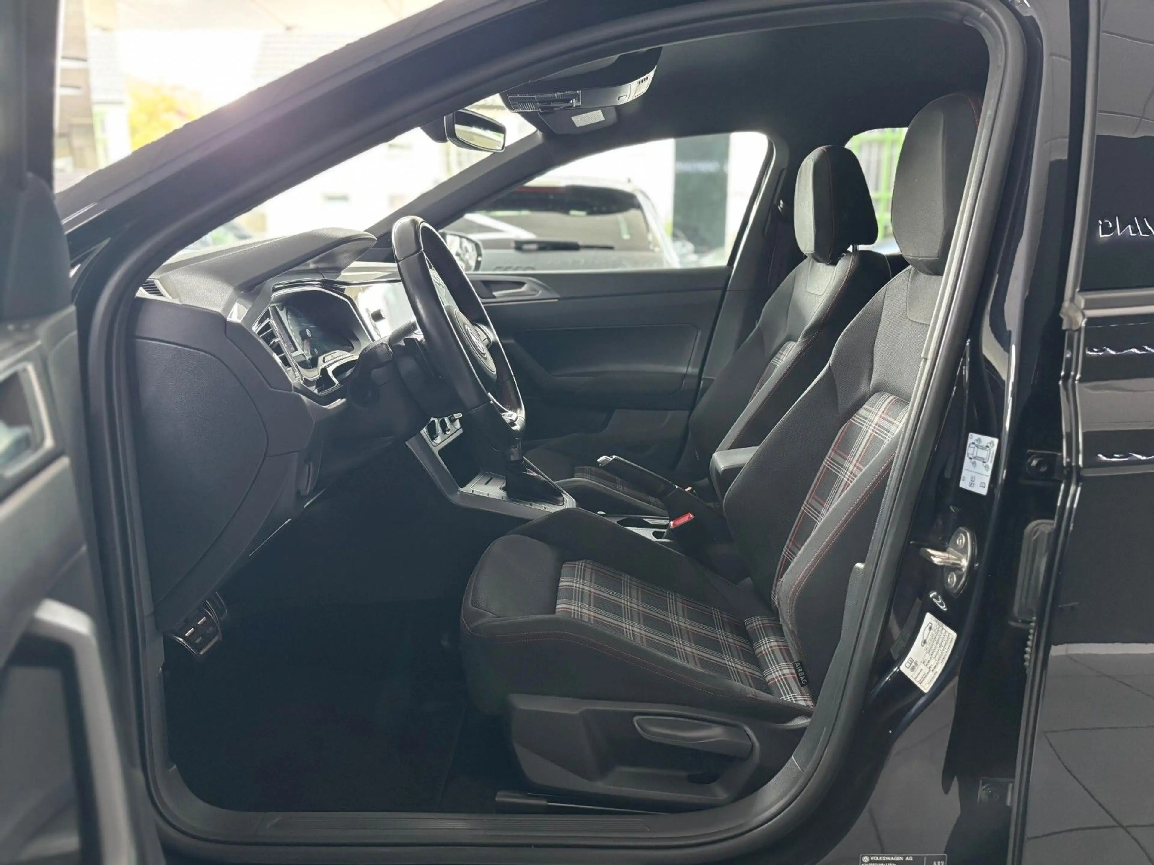 Volkswagen Polo VI GTI LED CARPLAY ACC SITZHEIZUNG NAVI — photo 9