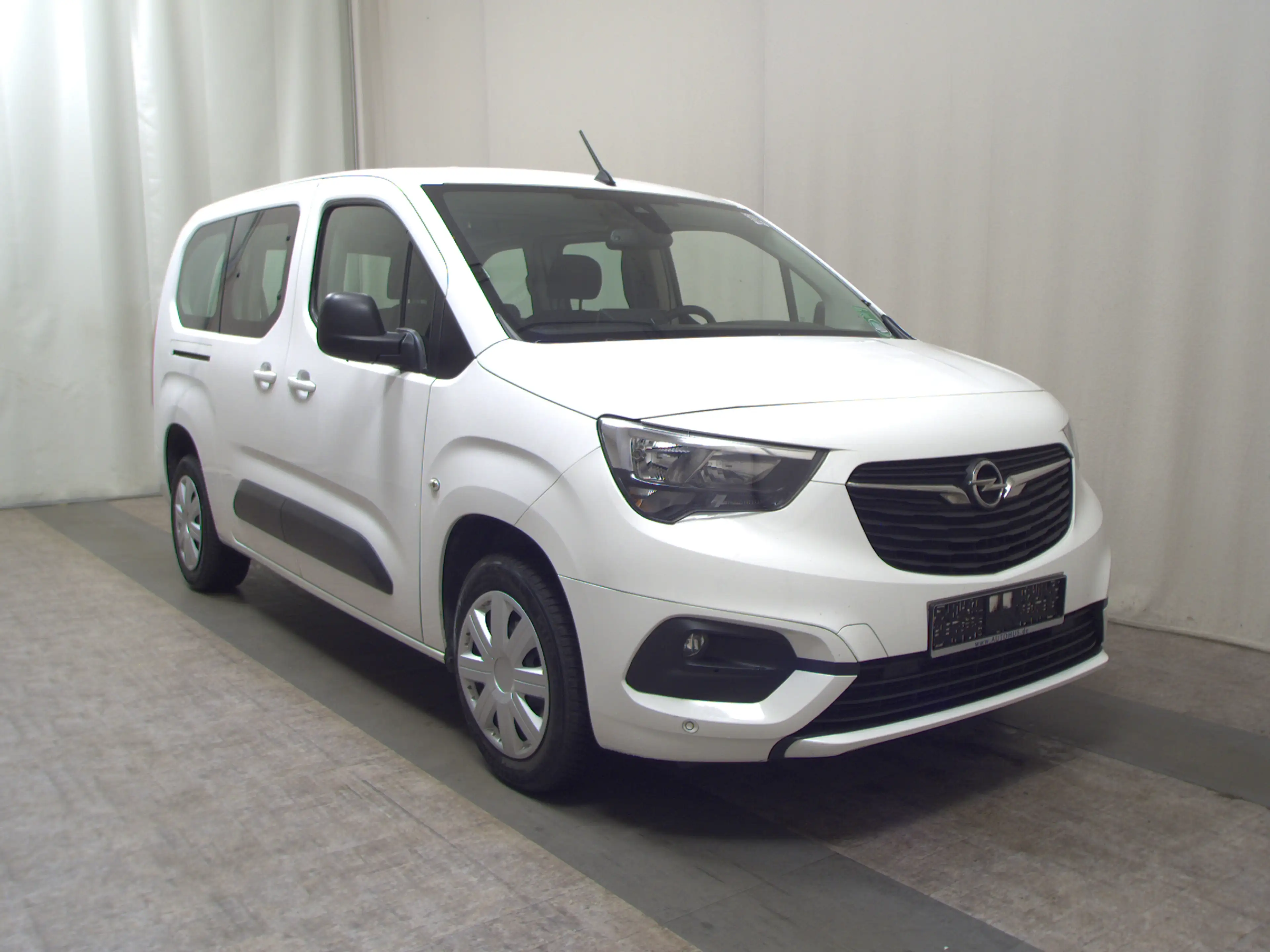 Opel Combo Life 1.5 D Edition Navi RfK AHK PDC Shz — photo 3