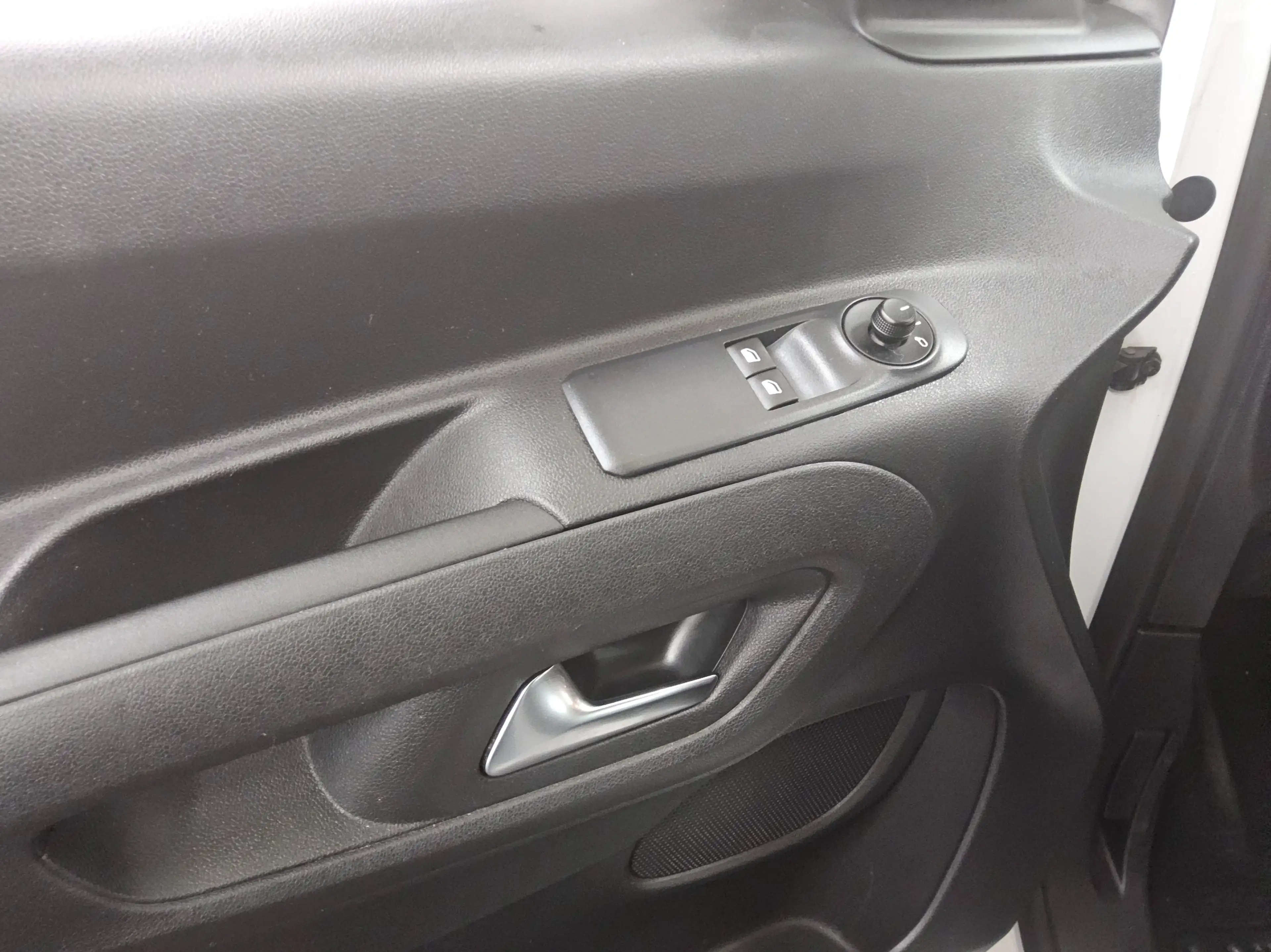 Opel Combo Life 1.5 D Edition Navi RfK AHK PDC Shz — photo 9