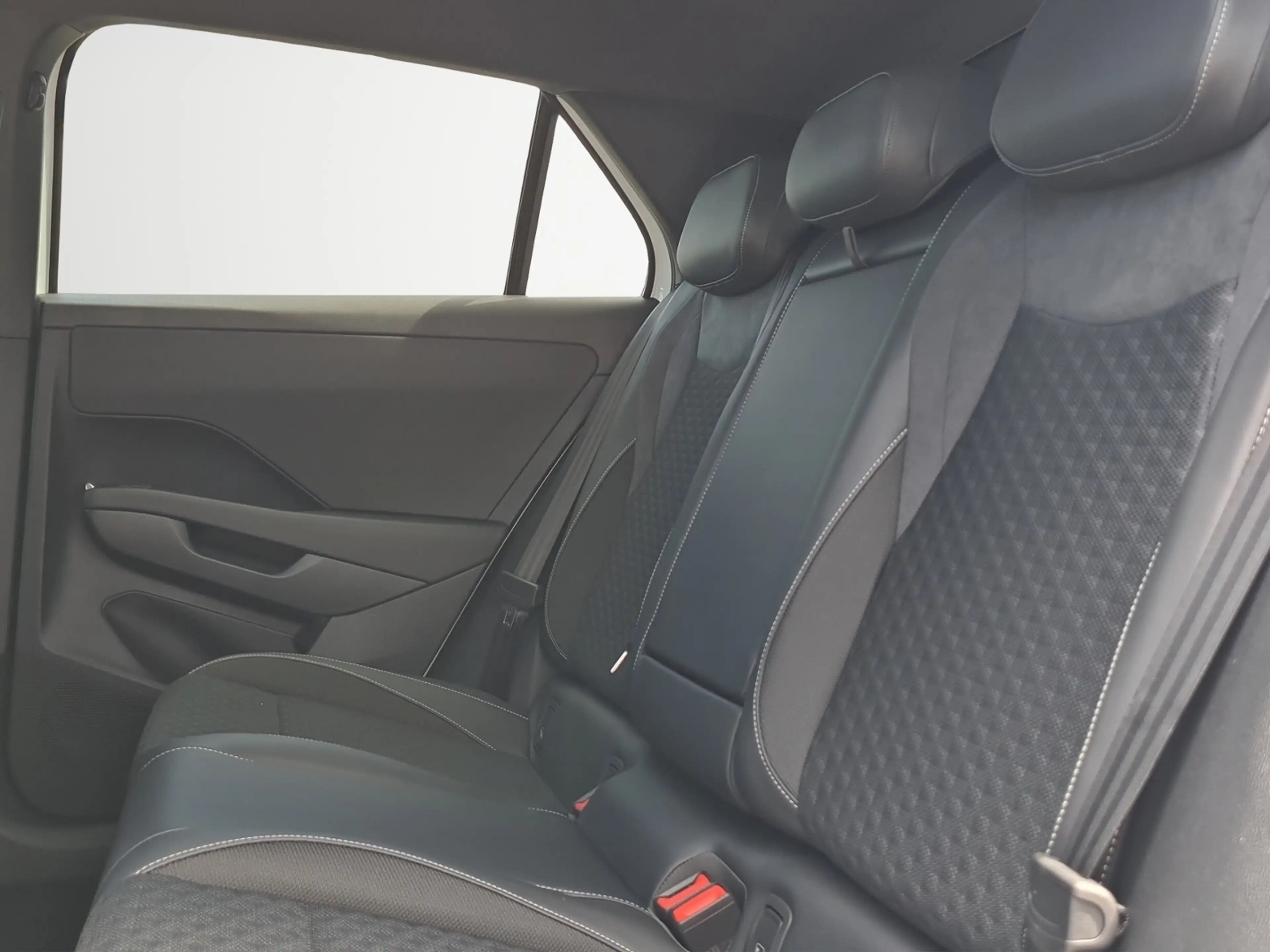 Volkswagen T-Roc 1.5 TSI DSG R-Line+WR+NAVI+5JahreGar+IQLIGHT+PDC — photo 13