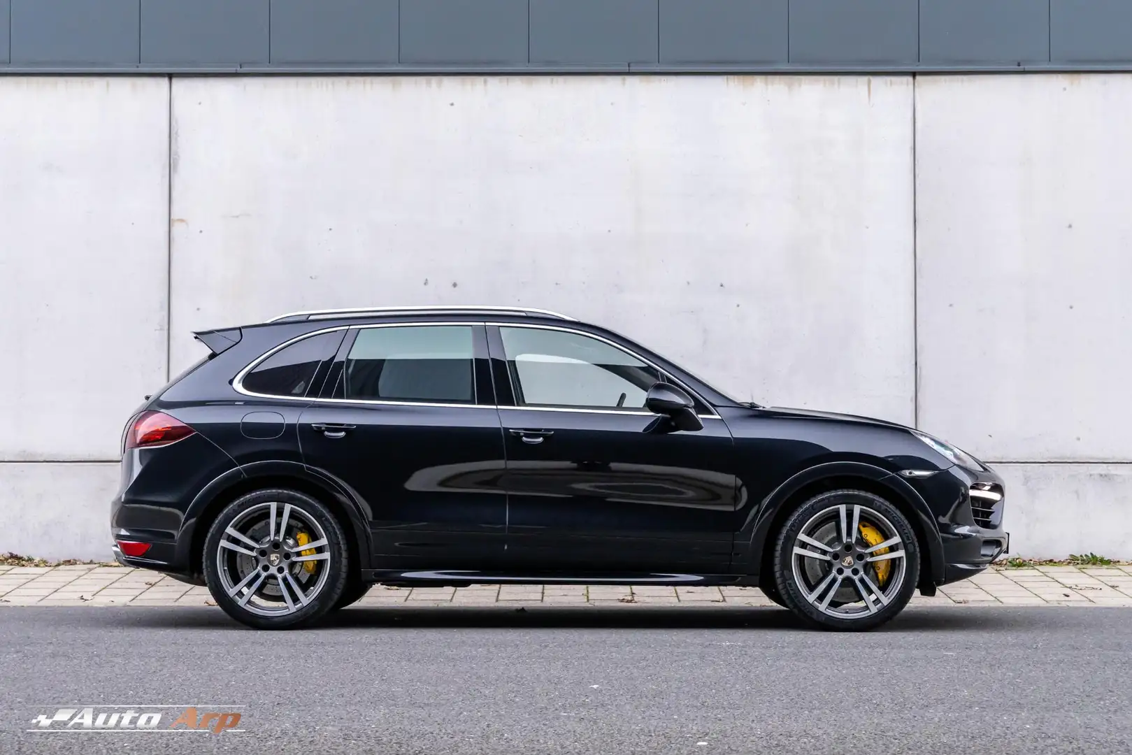 Porsche Cayenne 4.8 Turbo Schwarz - 2