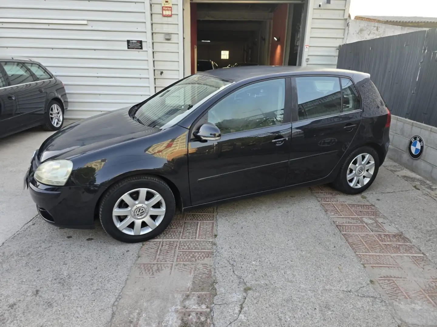 Volkswagen Golf 1.6 Conceptline 105 Negro - 2