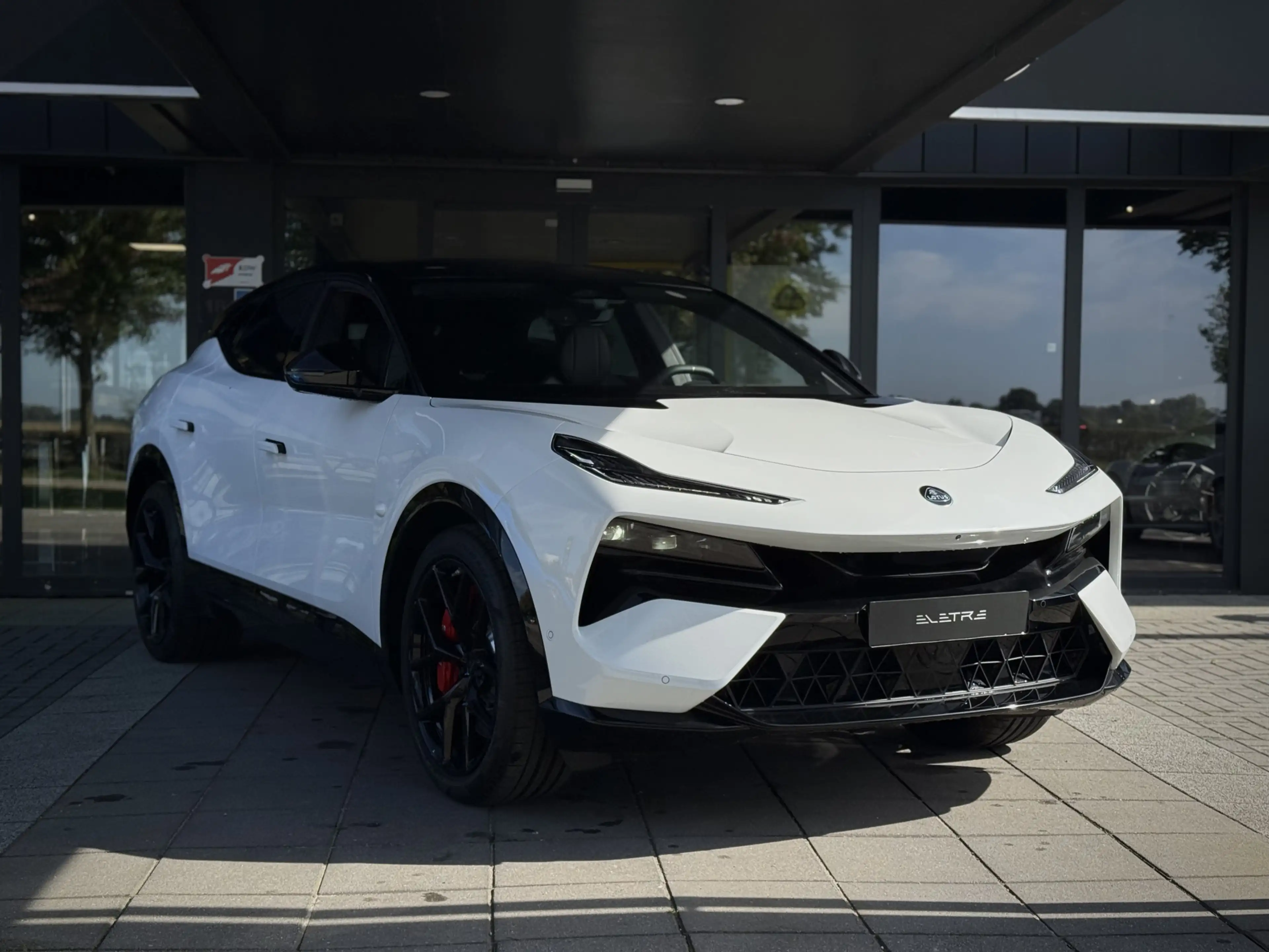 Lotus Eletre 600 GT SE 4WD — photo 3