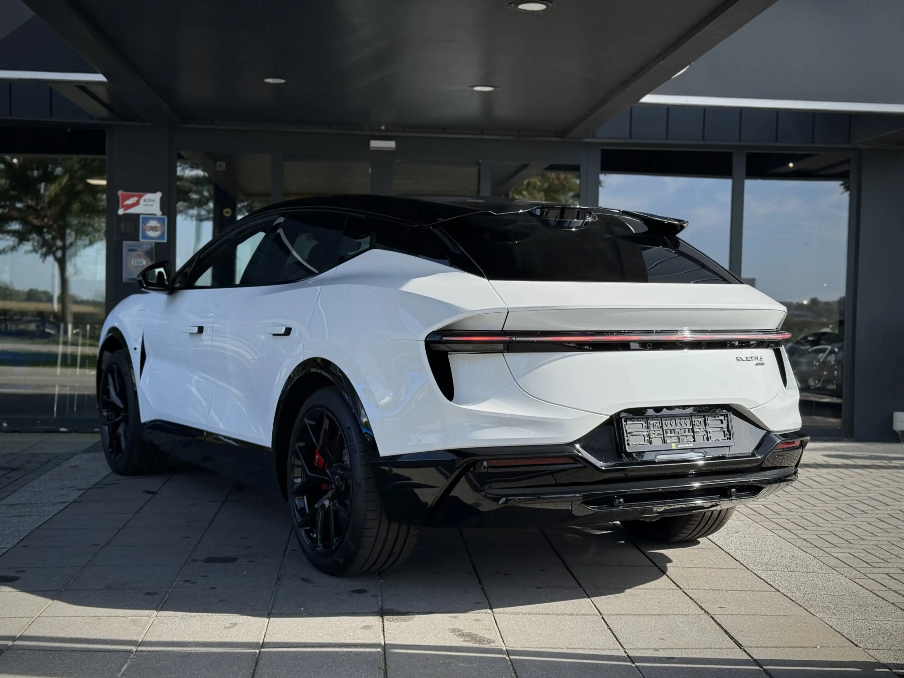 Lotus Eletre 600 GT SE 4WD — photo 7