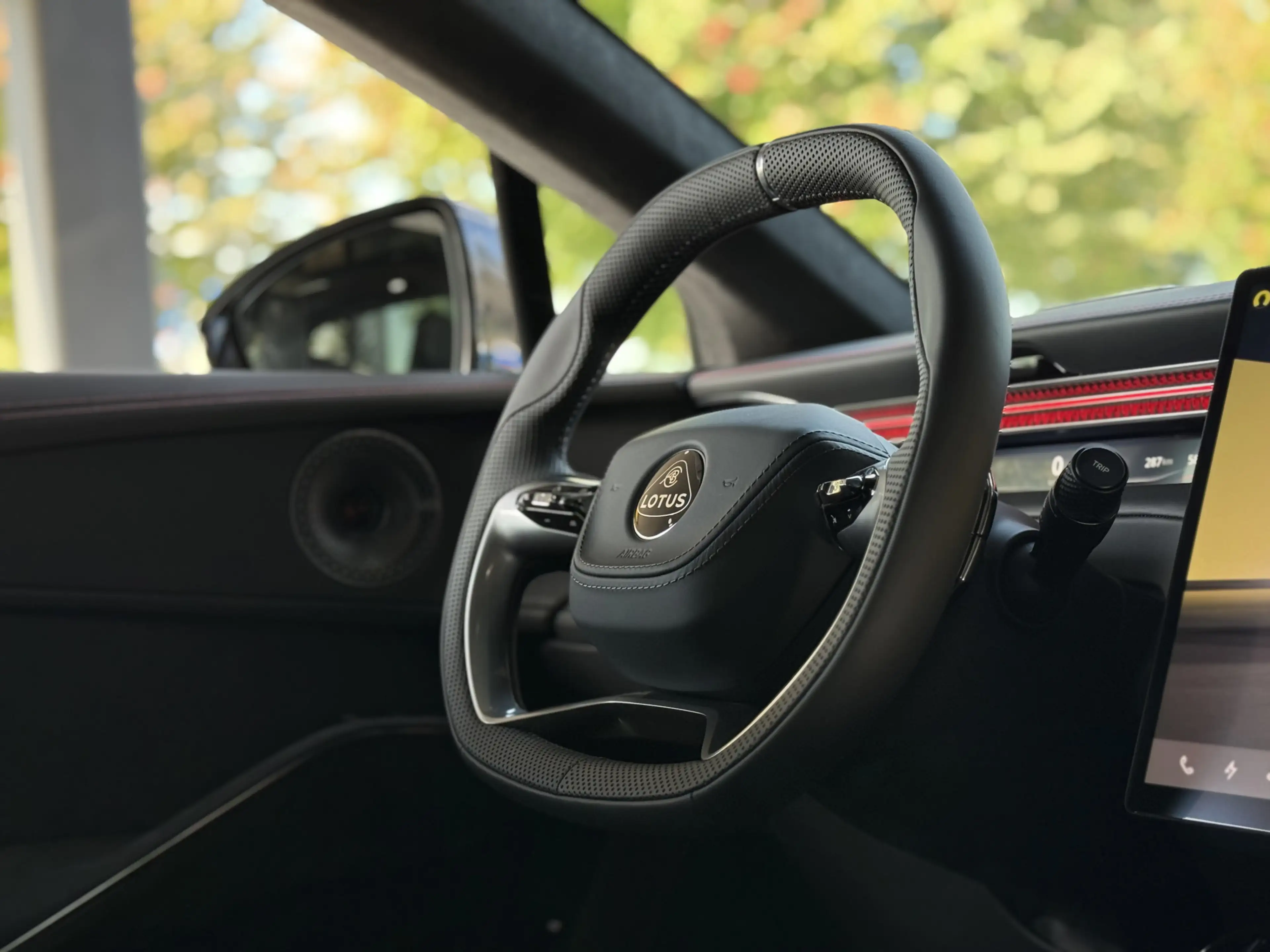 Lotus Eletre 600 GT SE 4WD — photo 14