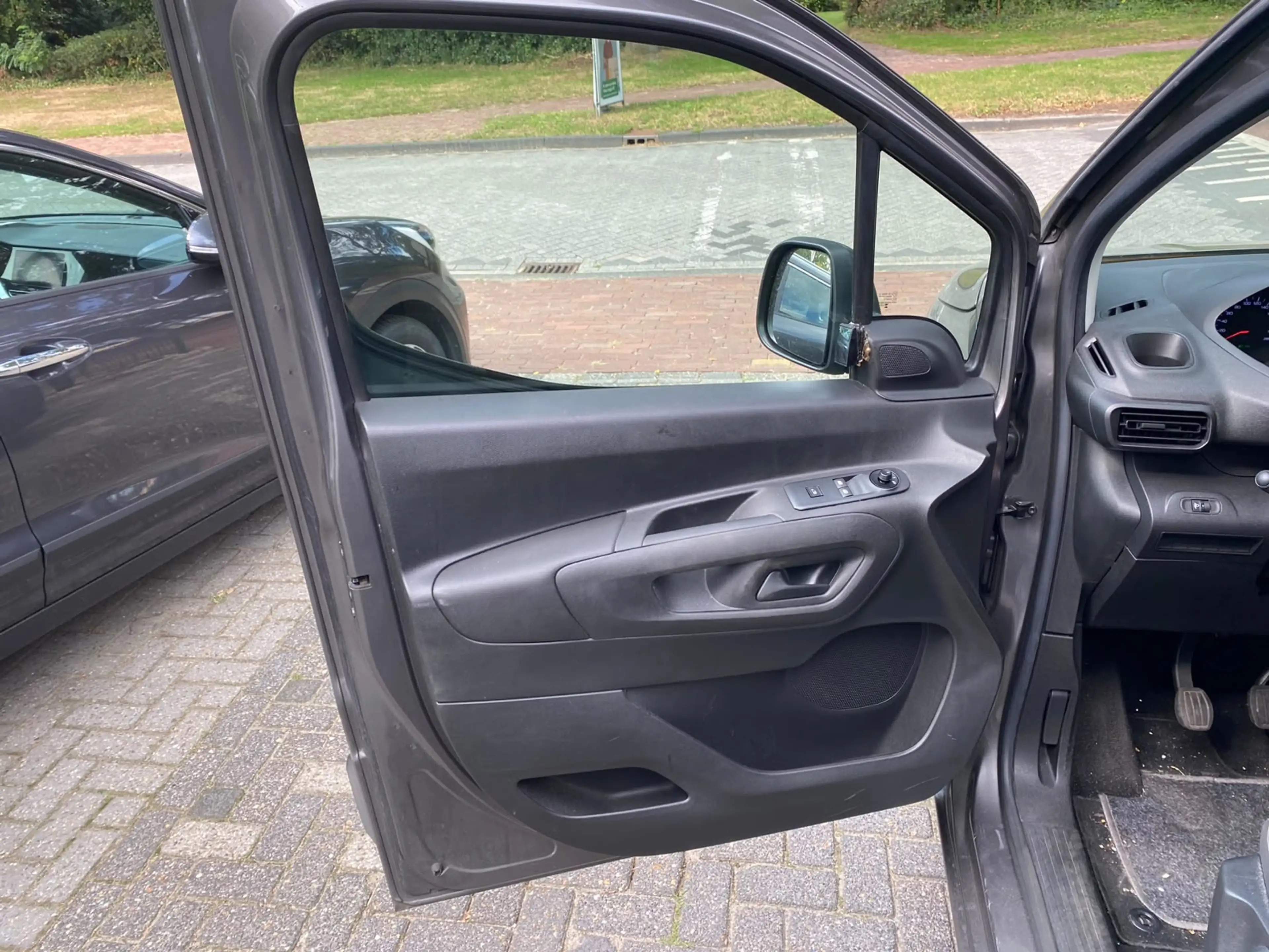 Peugeot Partner 1.5 BlueHDi 100 S&S L1 — photo 9