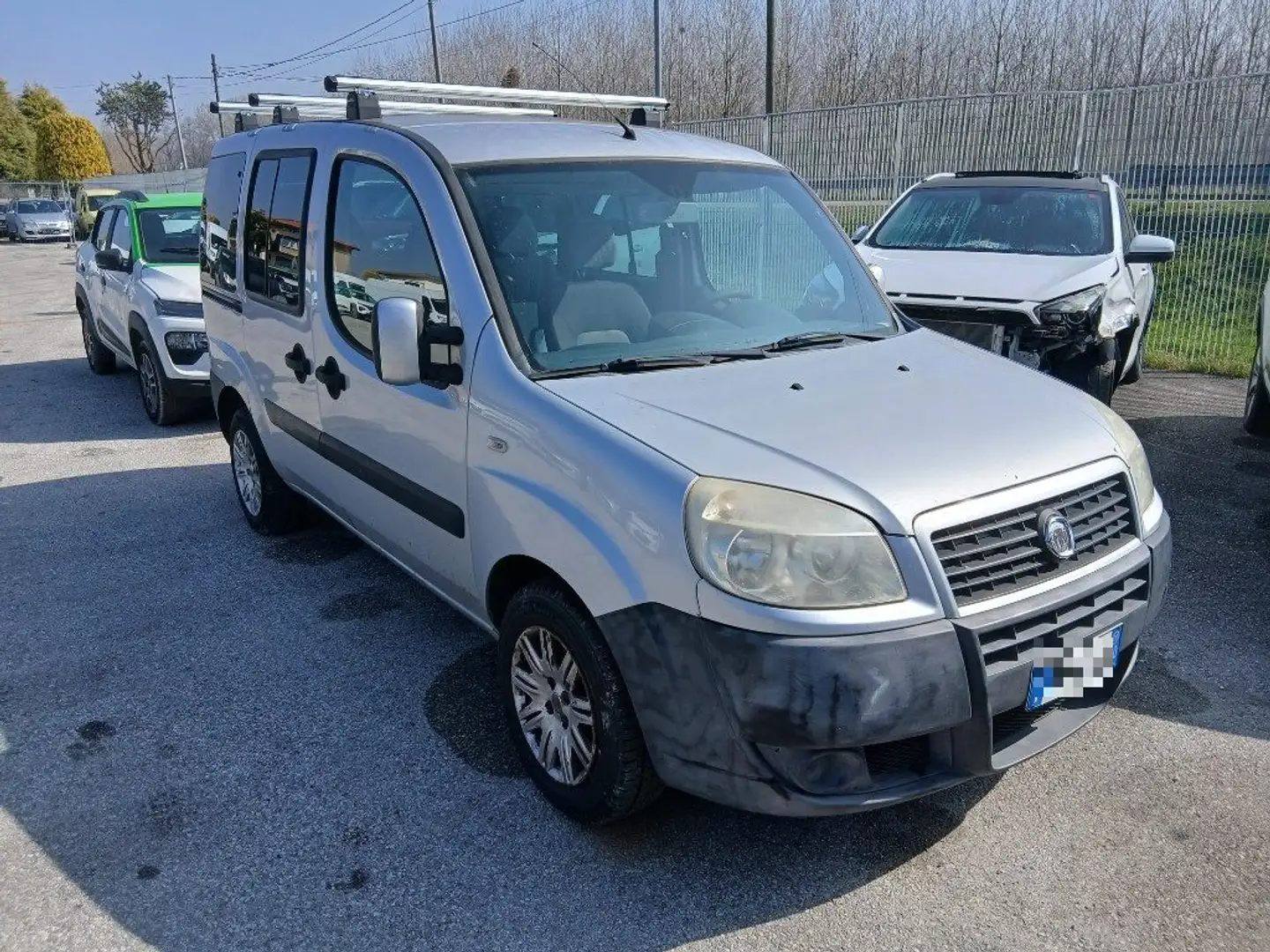Fiat Doblo 1.6 16V Natural Power Active Grau - 1