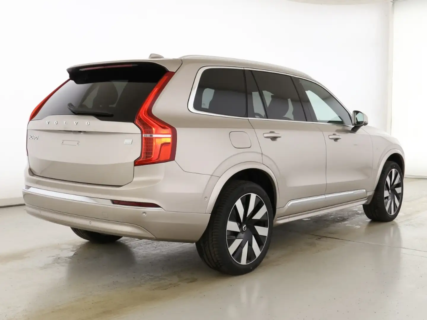 Volvo XC90 Plus Bright Recharge Plug-In Hybrid AWD T8 Twin En Šedá - 2