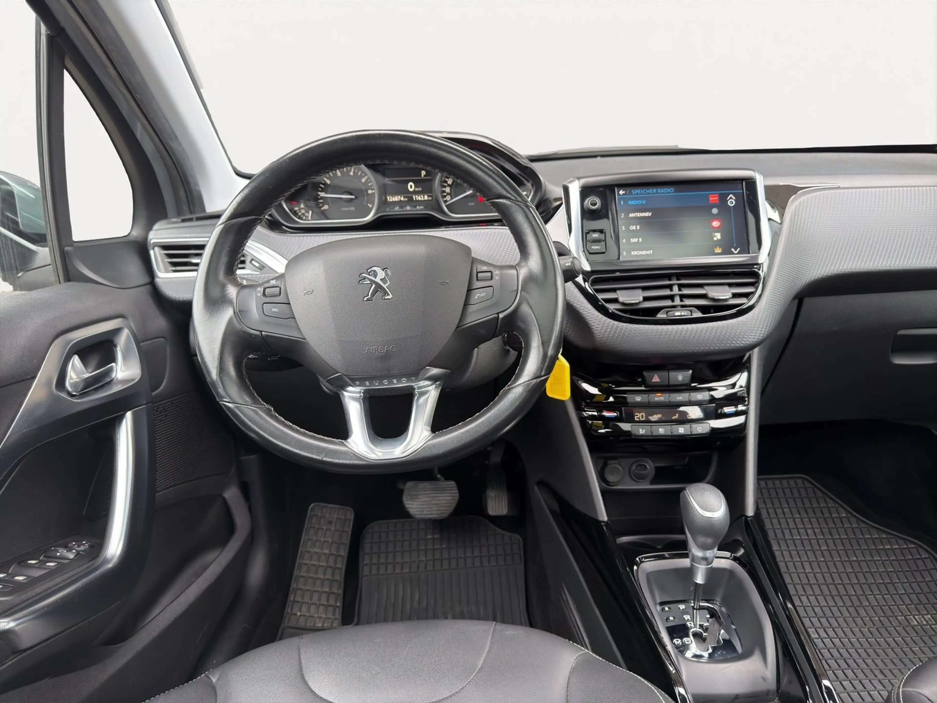 Peugeot 2008 1.2 PureTech 110 Allure AHK Pano — photo 11
