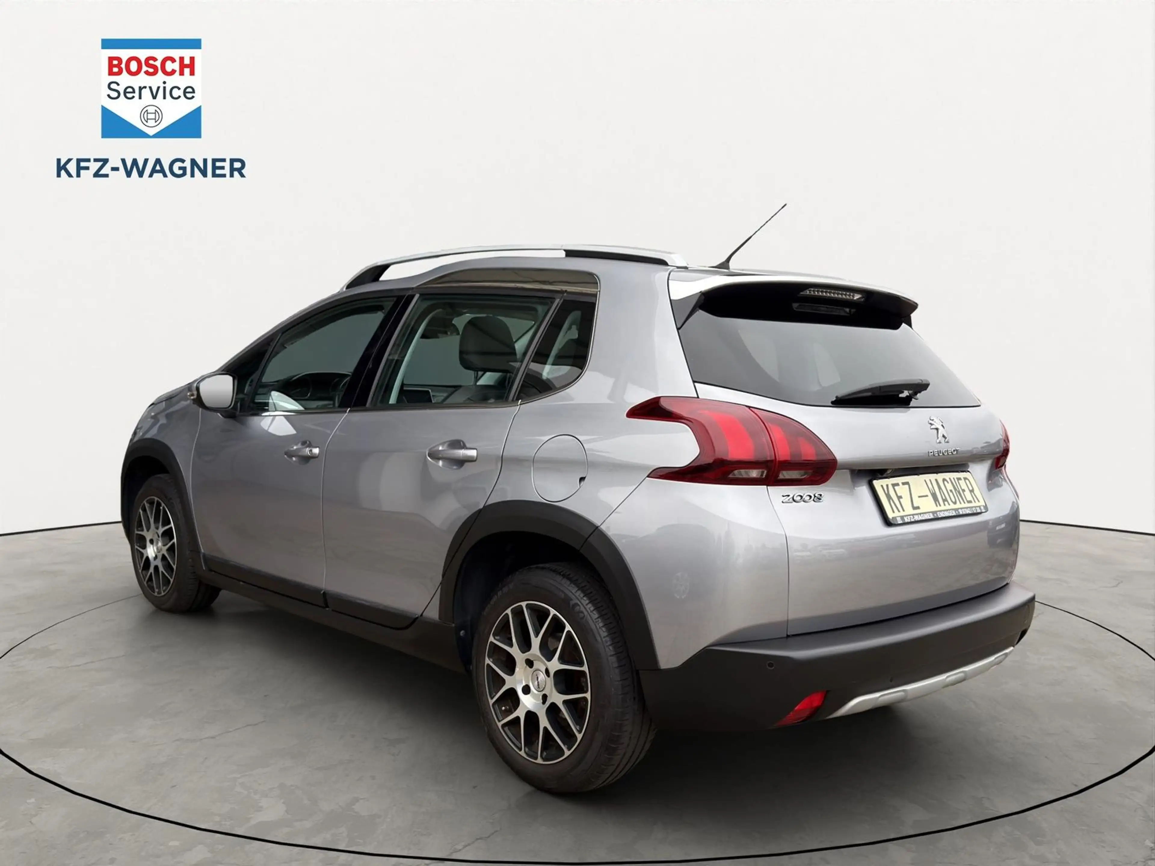 Peugeot 2008 1.2 PureTech 110 Allure AHK Pano — photo 3