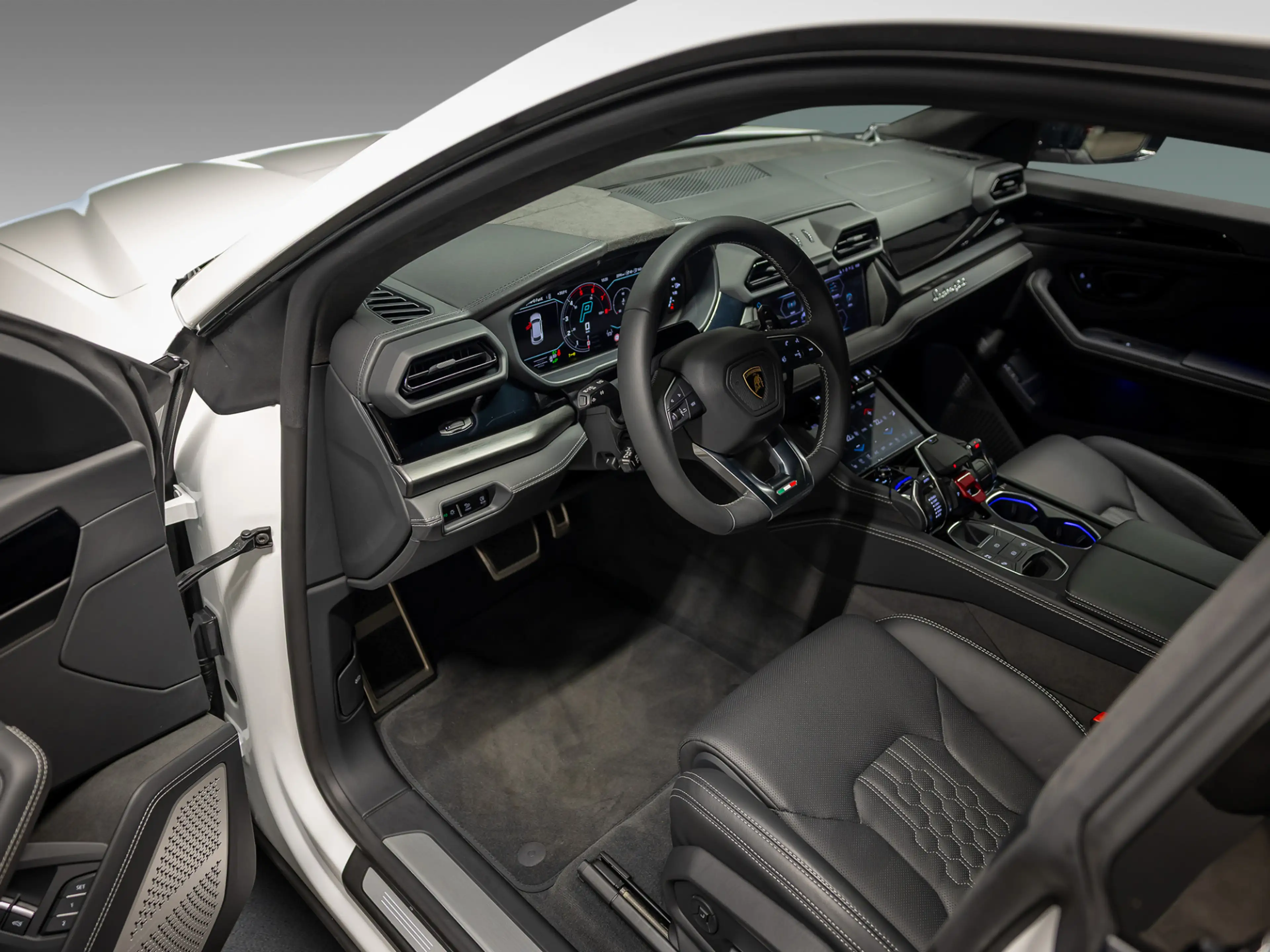 Lamborghini Urus SE | Pano | B&O | 23'' | Syle Pack Gloss Black — photo 15