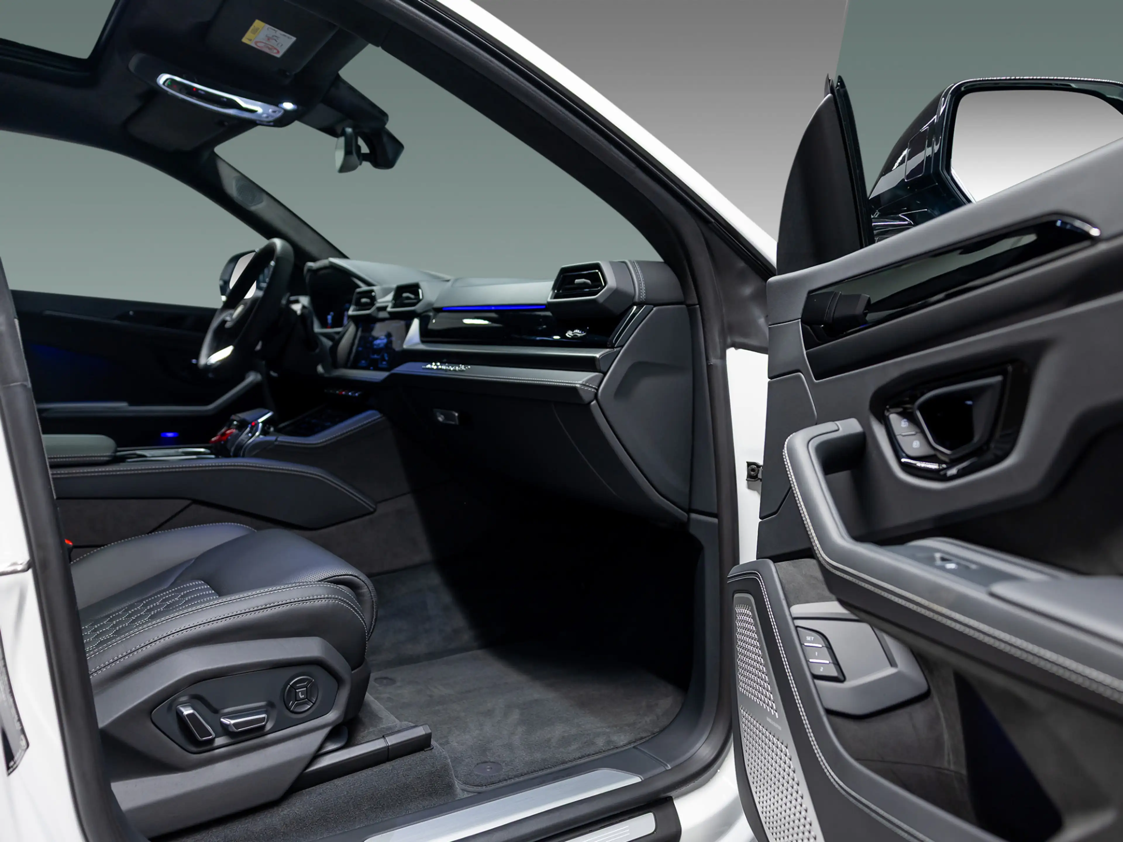 Lamborghini Urus SE | Pano | B&O | 23'' | Syle Pack Gloss Black — photo 6
