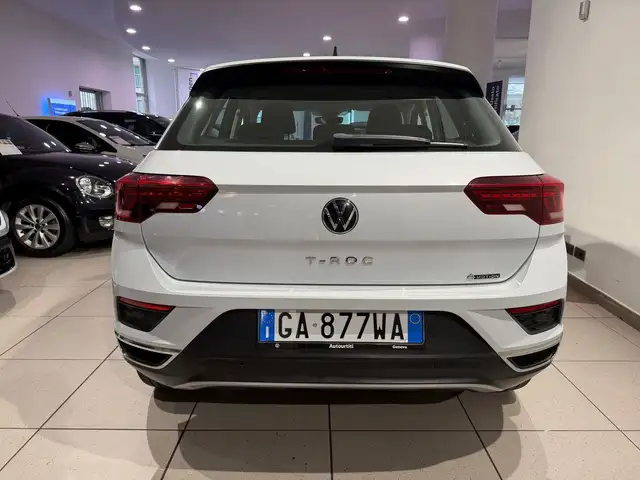 Volkswagen T-Roc view 4