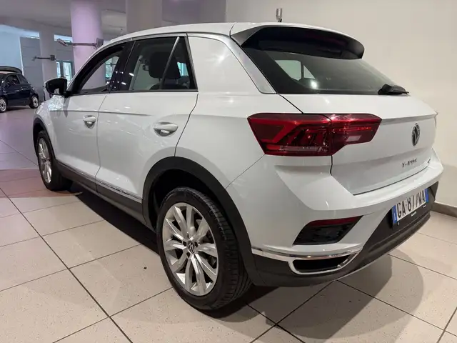 Volkswagen T-Roc view 3