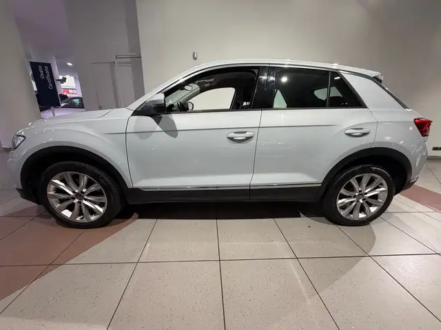 Volkswagen T-Roc view 2
