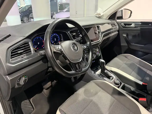 Volkswagen T-Roc view 8
