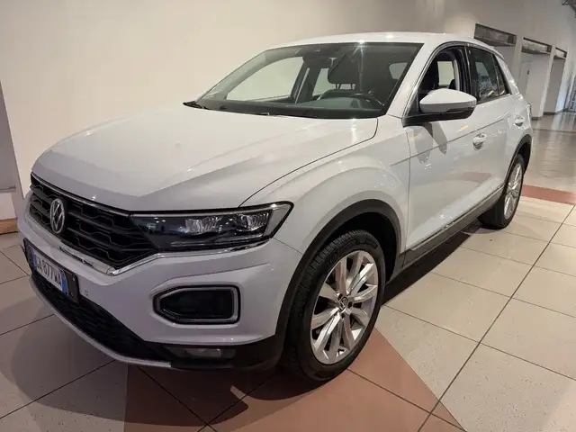 Volkswagen T-Roc main image