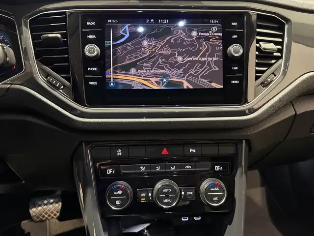 Volkswagen T-Roc view 14