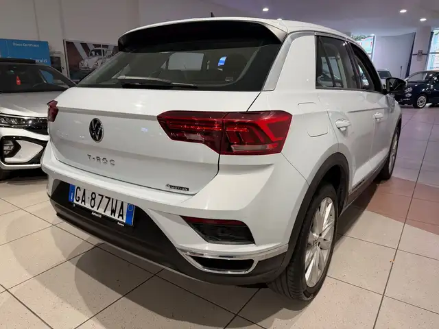 Volkswagen T-Roc view 5