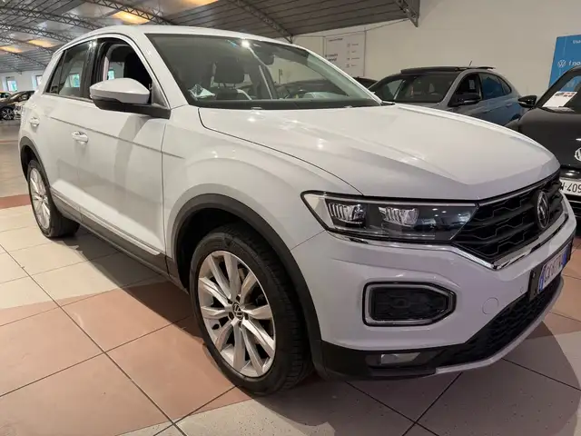Volkswagen T-Roc view 6