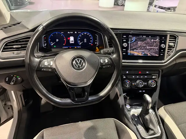 Volkswagen T-Roc view 12