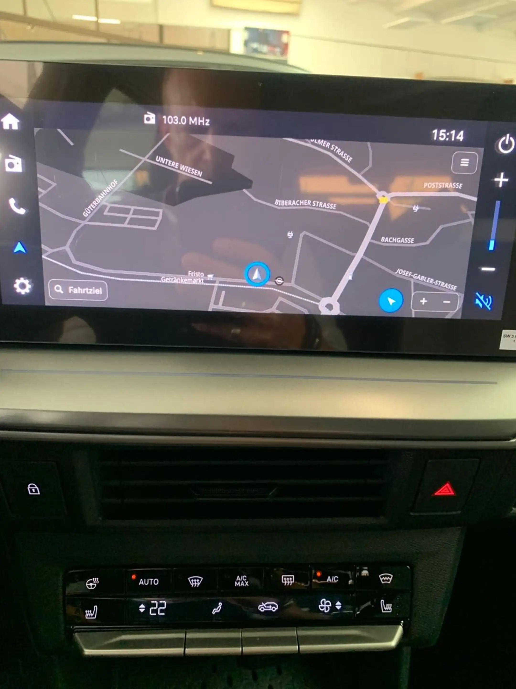 Opel Frontera Electric Ultimate 83 kW Extended Range — photo 23