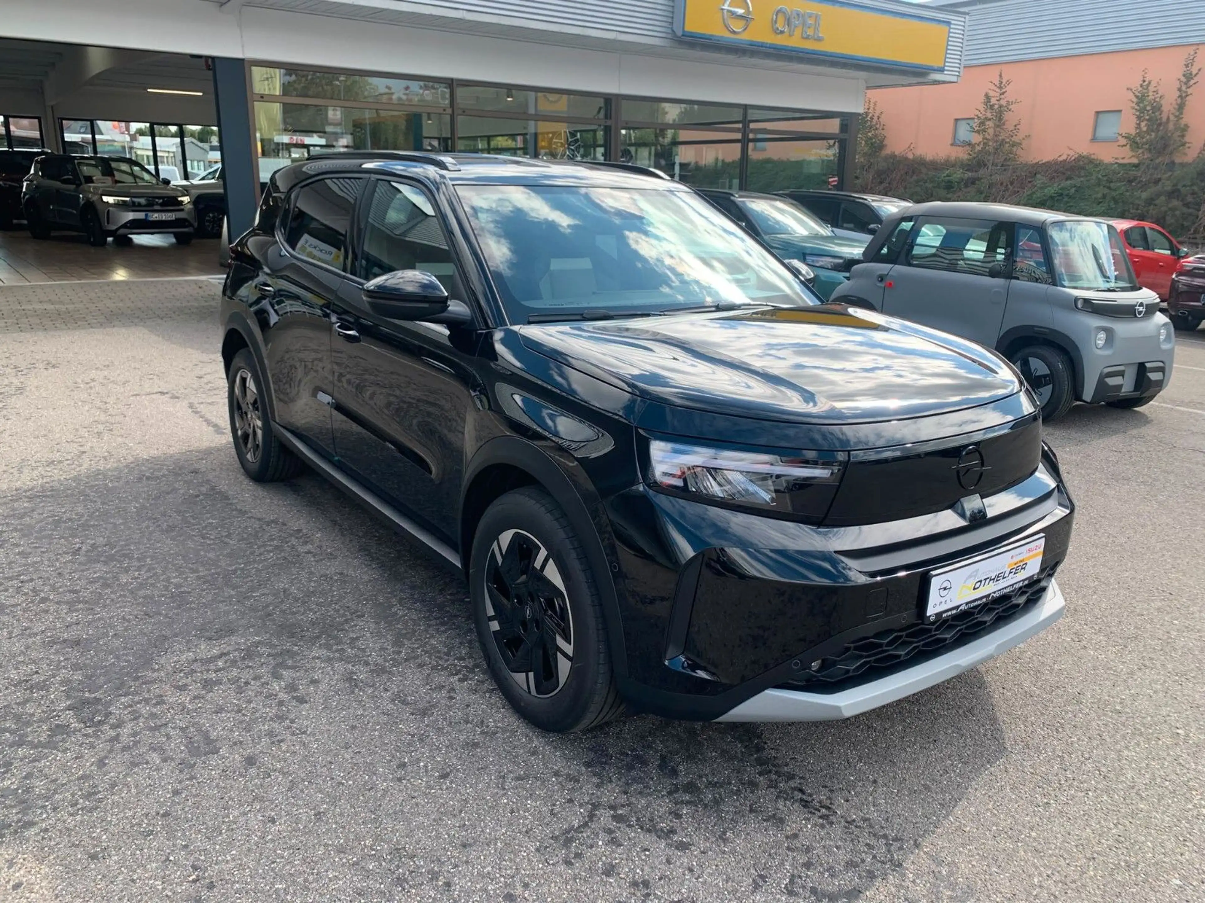 Opel Frontera Electric Ultimate 83 kW Extended Range — photo 4