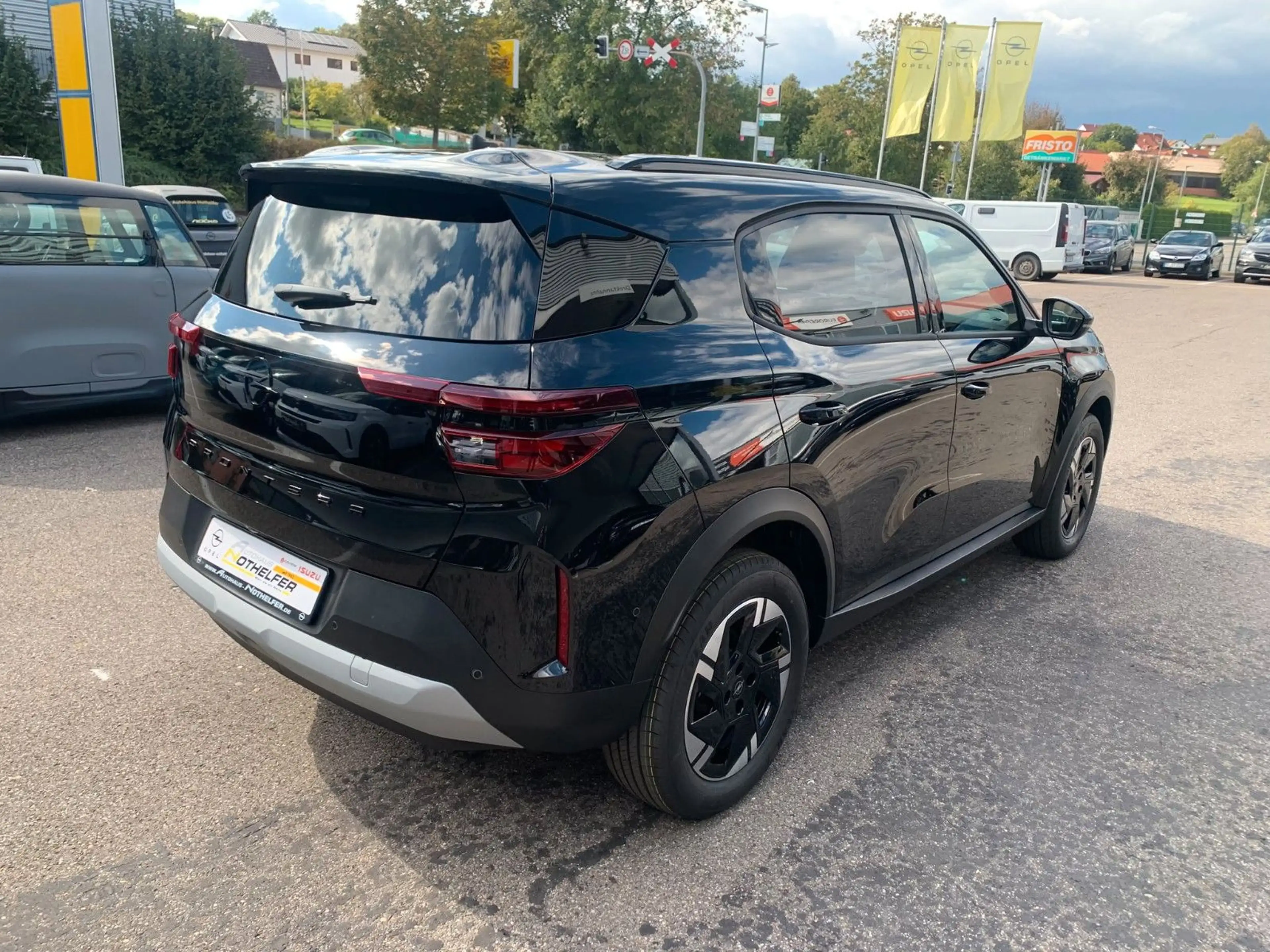 Opel Frontera Electric Ultimate 83 kW Extended Range — photo 6