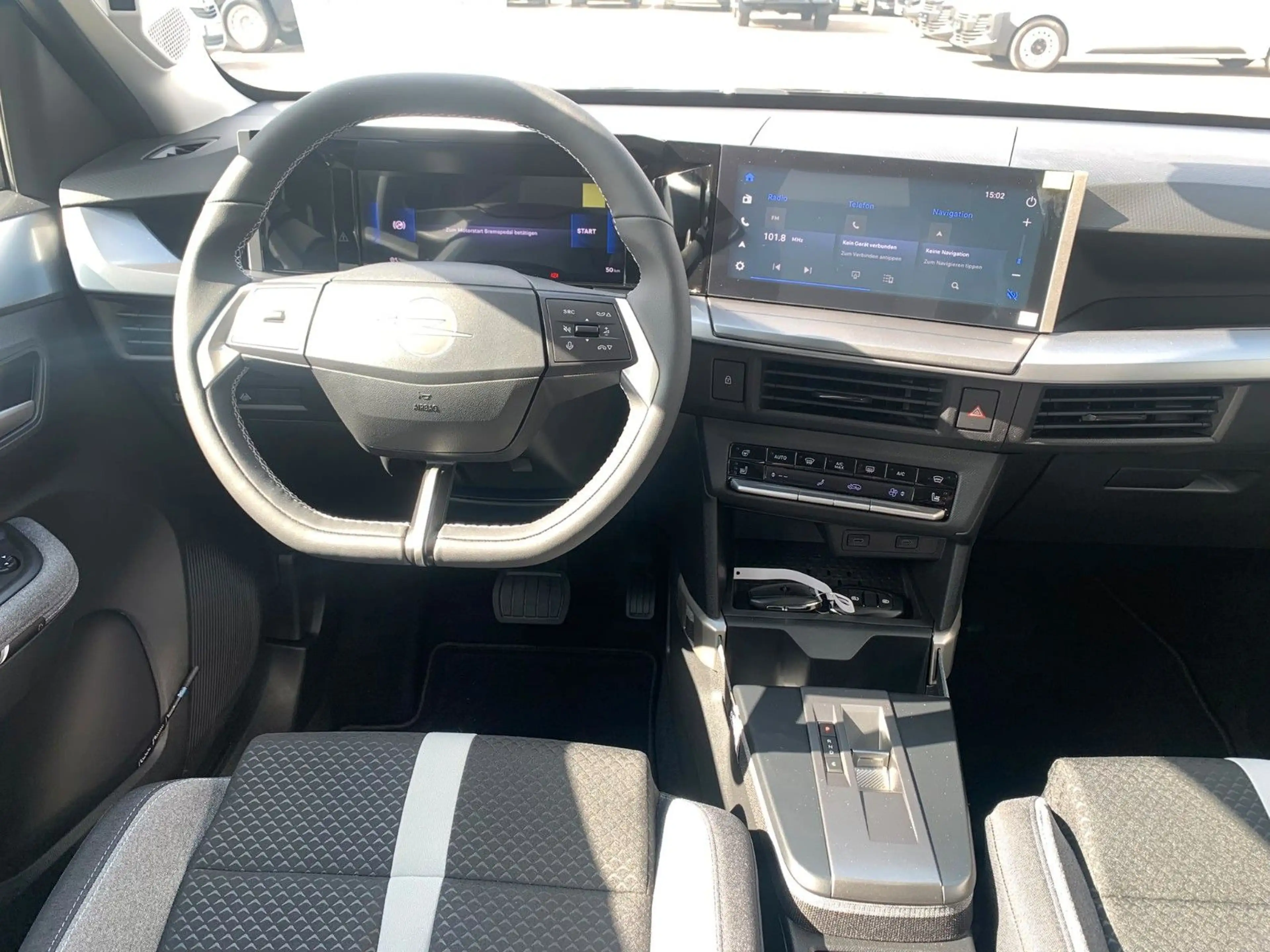 Opel Frontera Electric Ultimate 83 kW Extended Range — photo 10