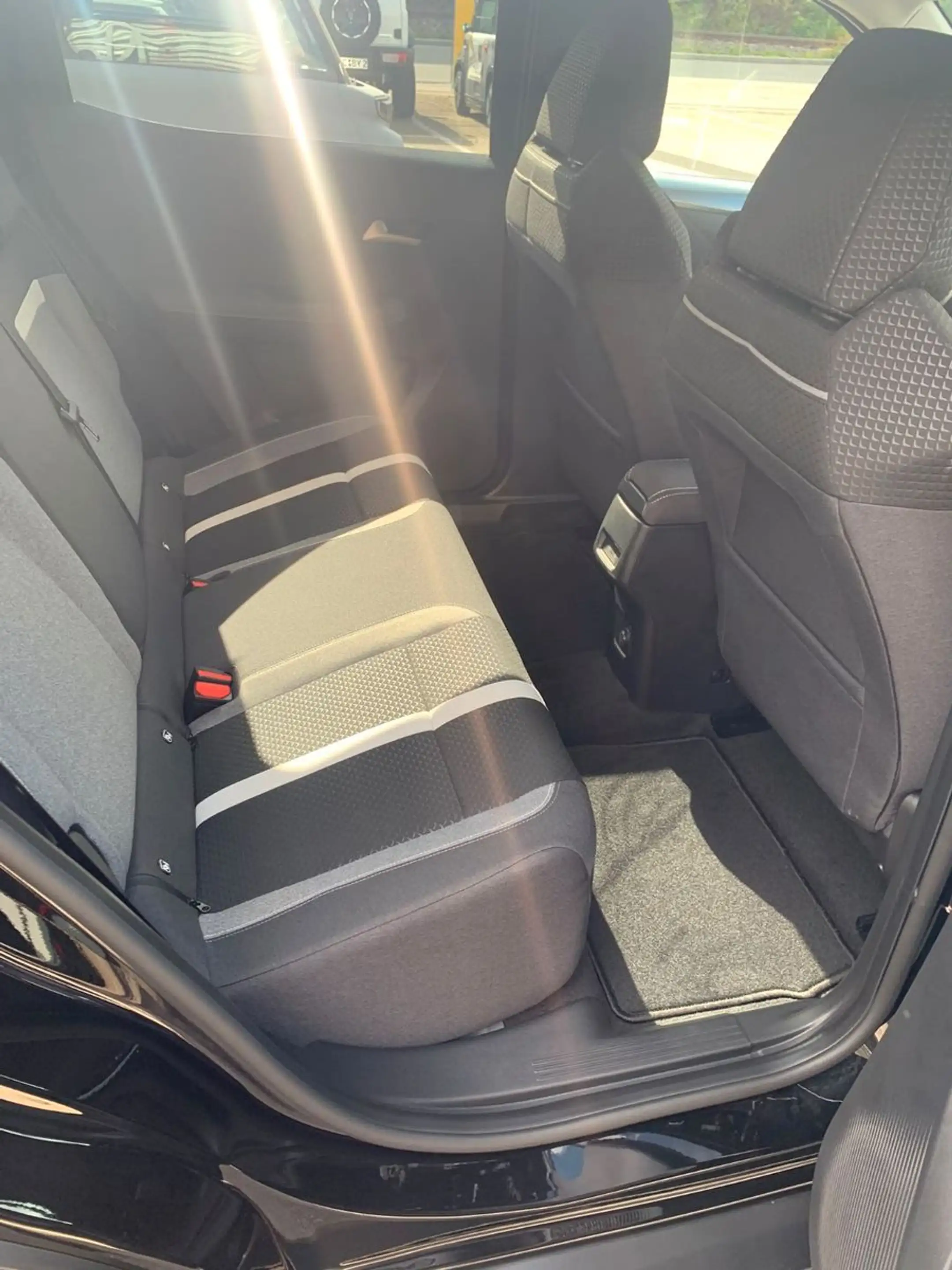 Opel Frontera Electric Ultimate 83 kW Extended Range — photo 15