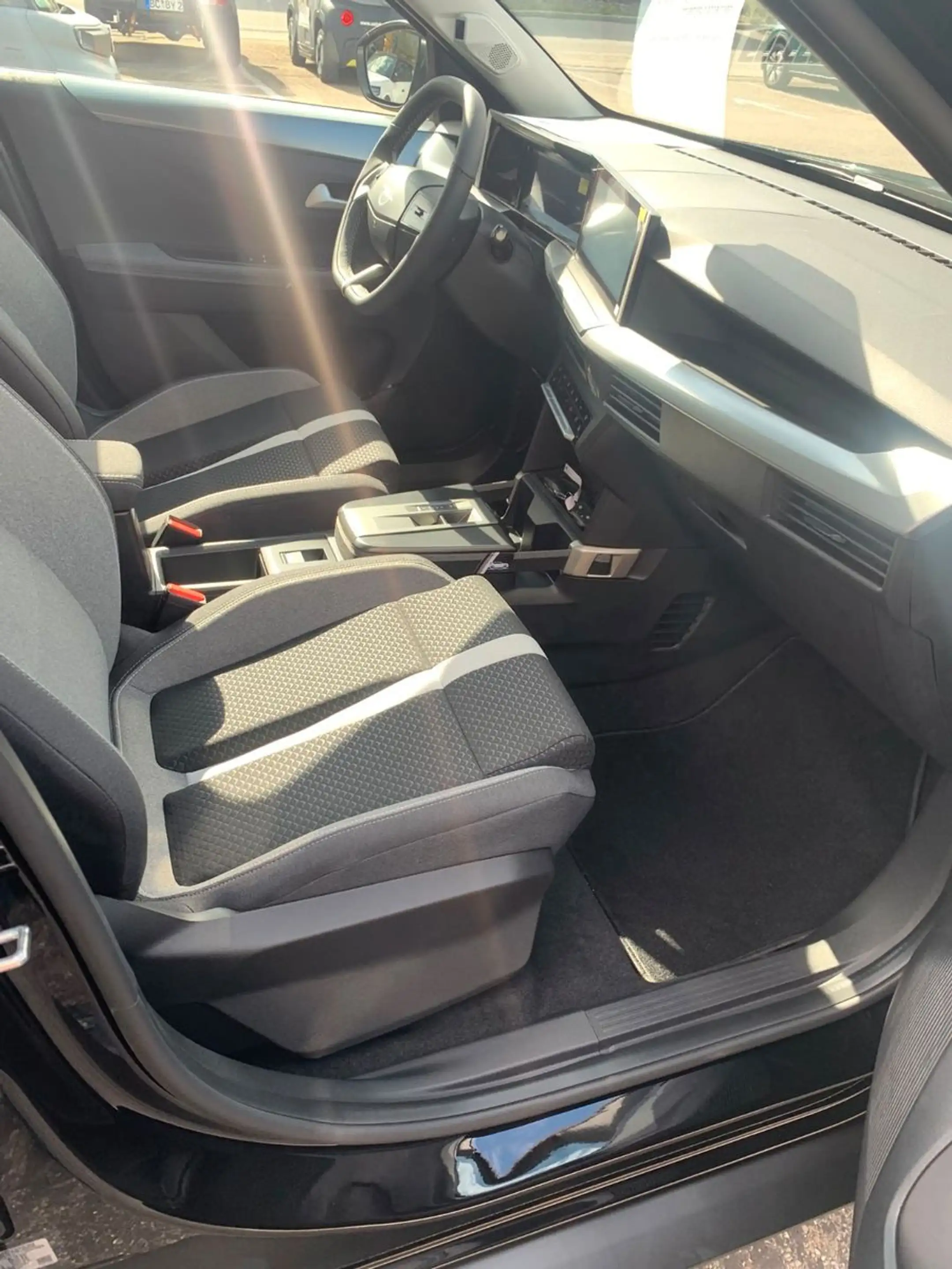 Opel Frontera Electric Ultimate 83 kW Extended Range — photo 16
