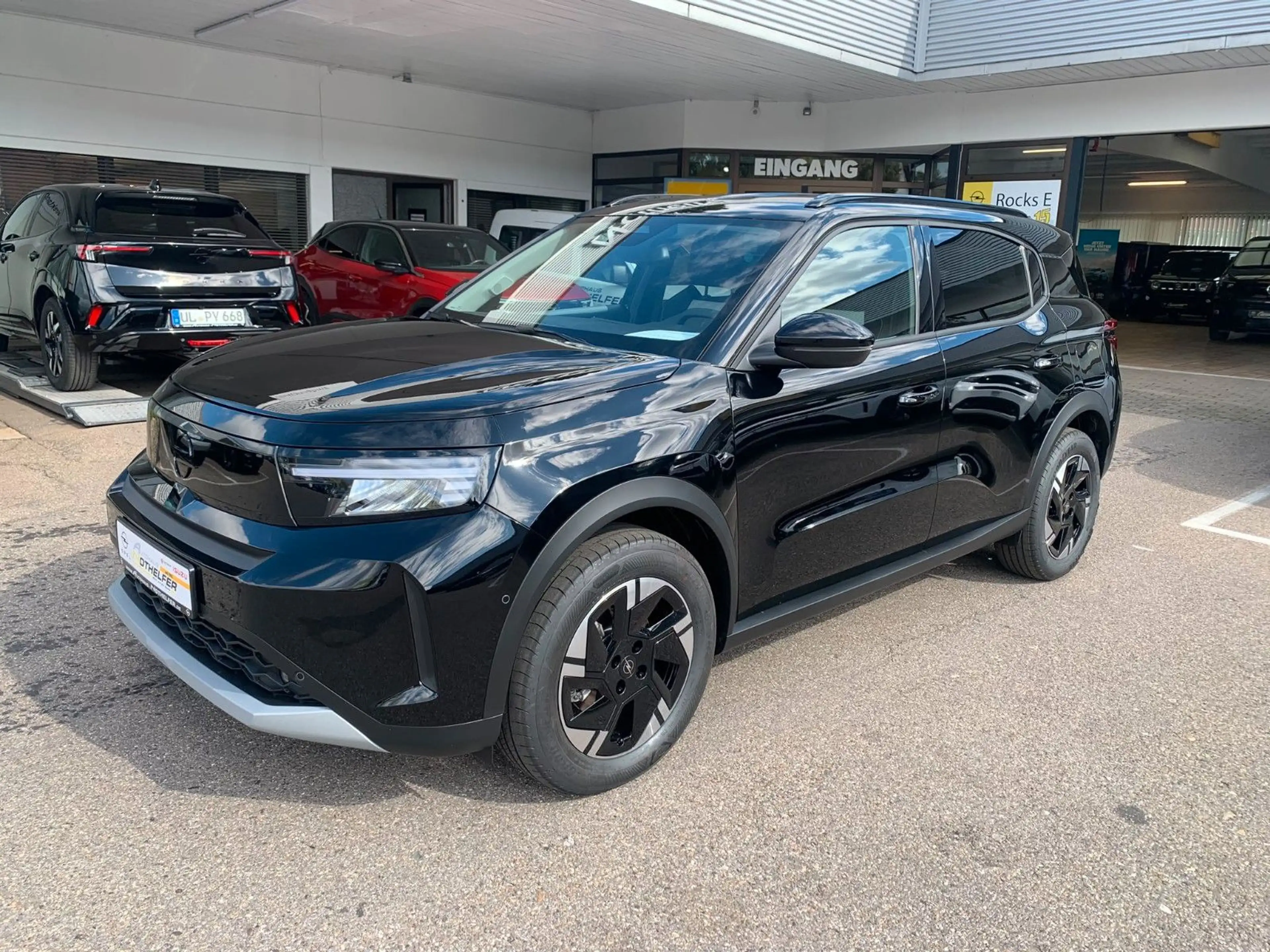 Opel Frontera Electric Ultimate 83 kW Extended Range — photo 2
