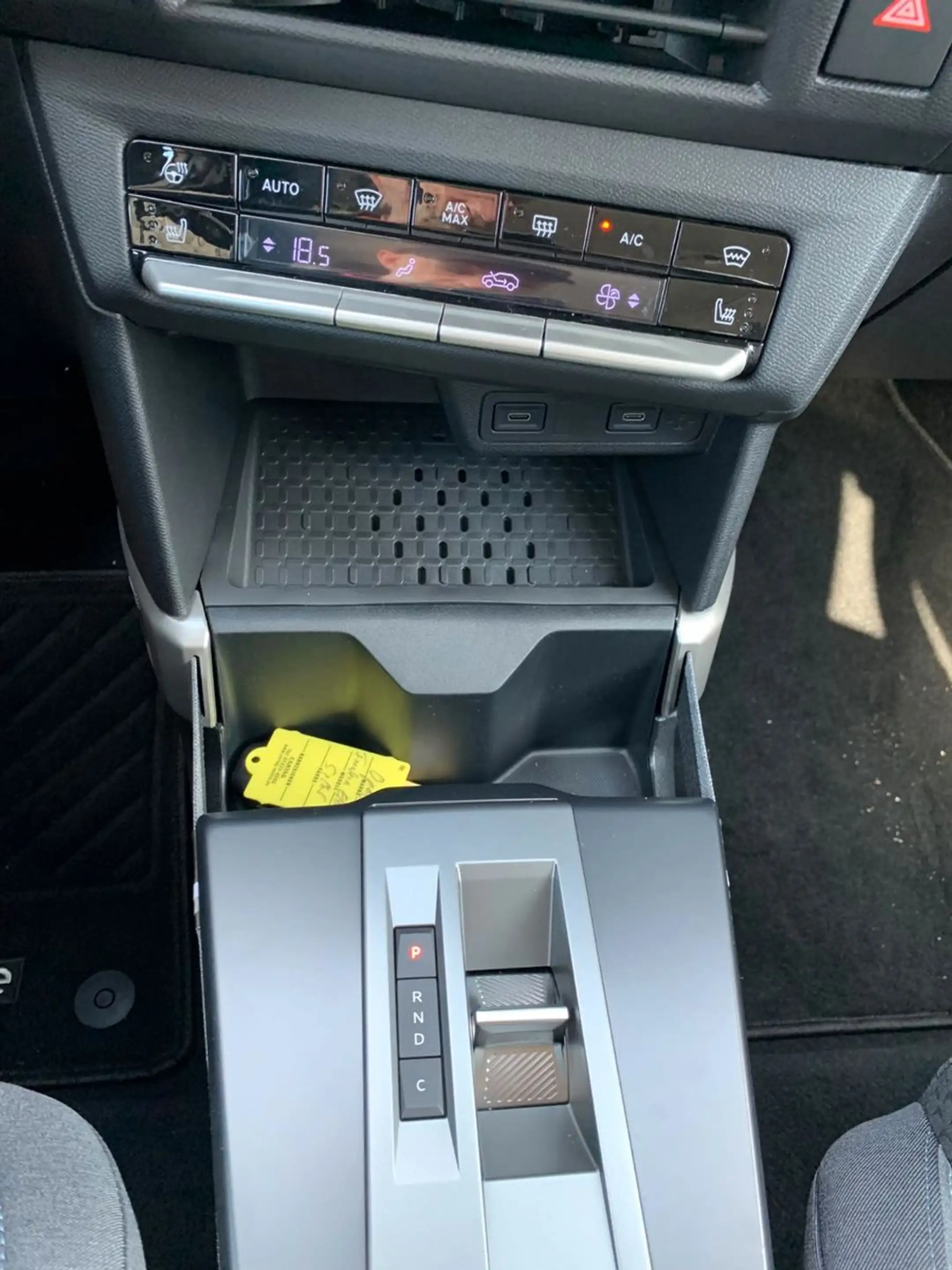 Opel Frontera Electric Ultimate 83 kW Extended Range — photo 18
