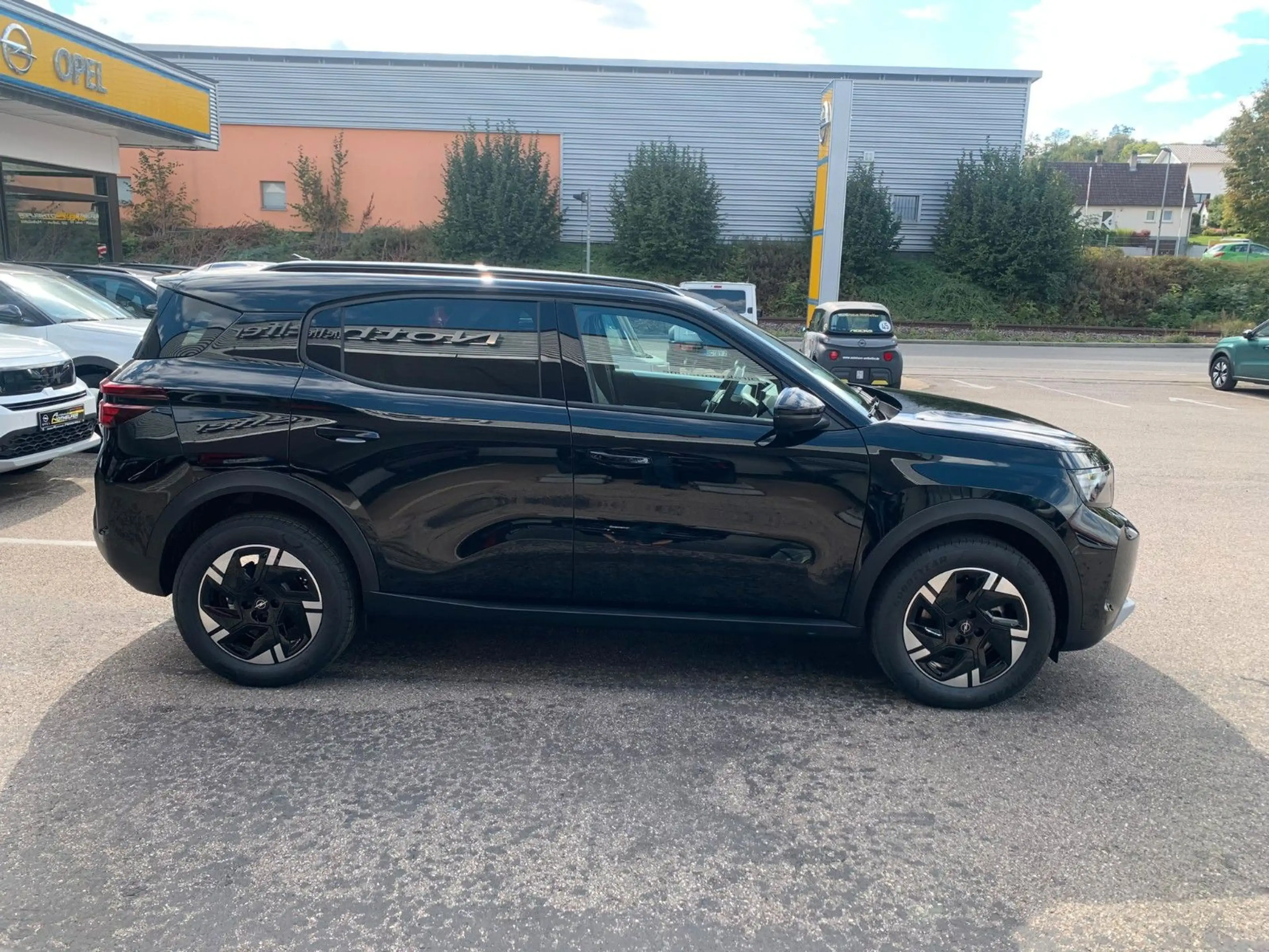 Opel Frontera Electric Ultimate 83 kW Extended Range — photo 5