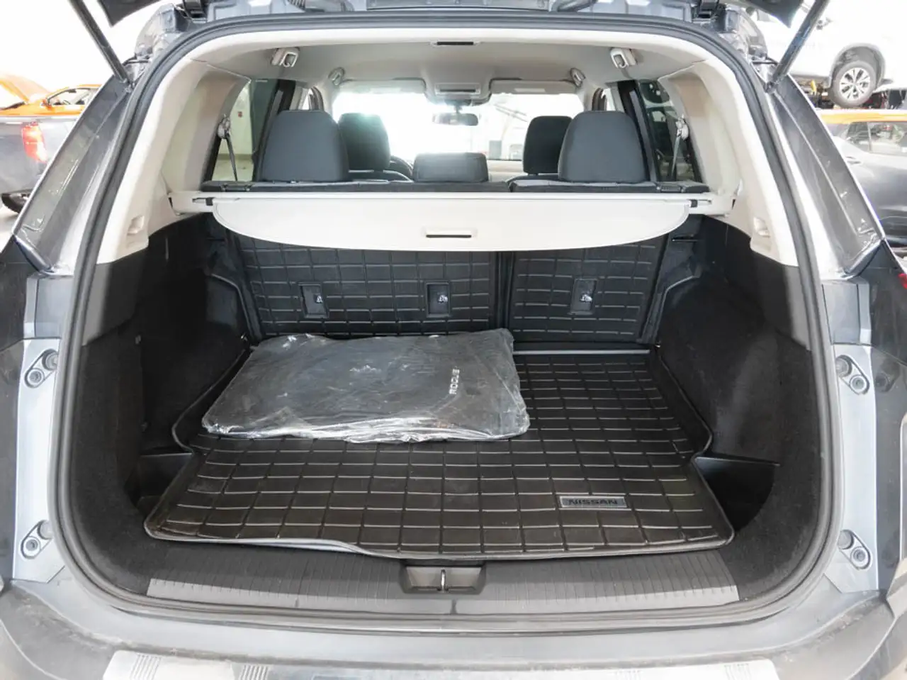 Nissan Rogue снимка Nissan Rogue