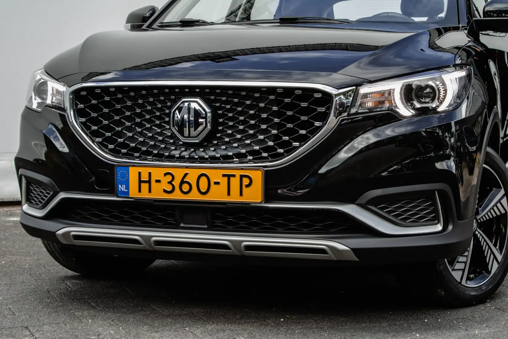 MG ZS MG EV Luxury 45 kWh Panoramadak/ Stoelverwarming/ Zwart - 2