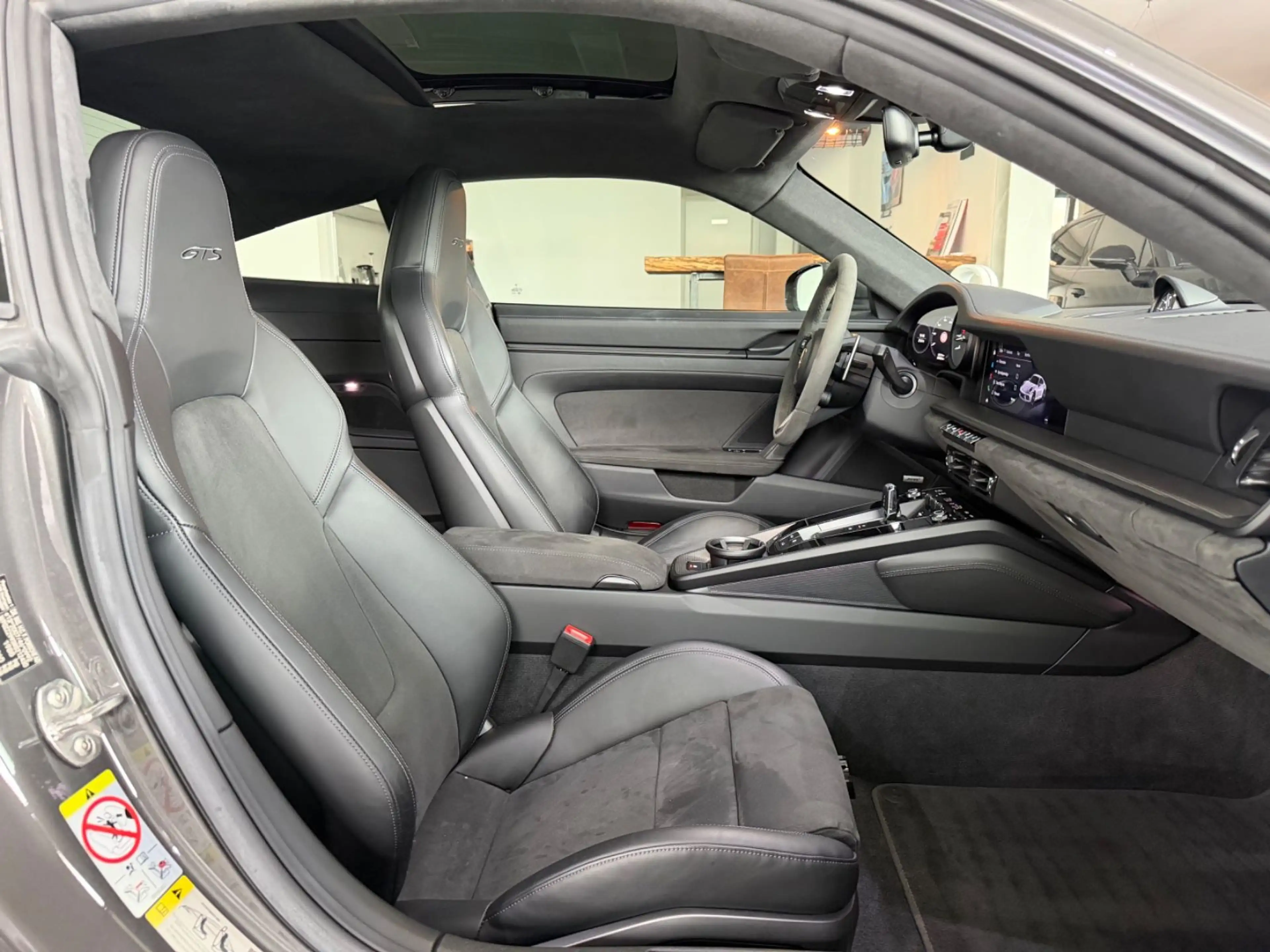Porsche 992 Carrera  GTS/Aeropaket/18-Wege/Pano/Approvd. — photo 41