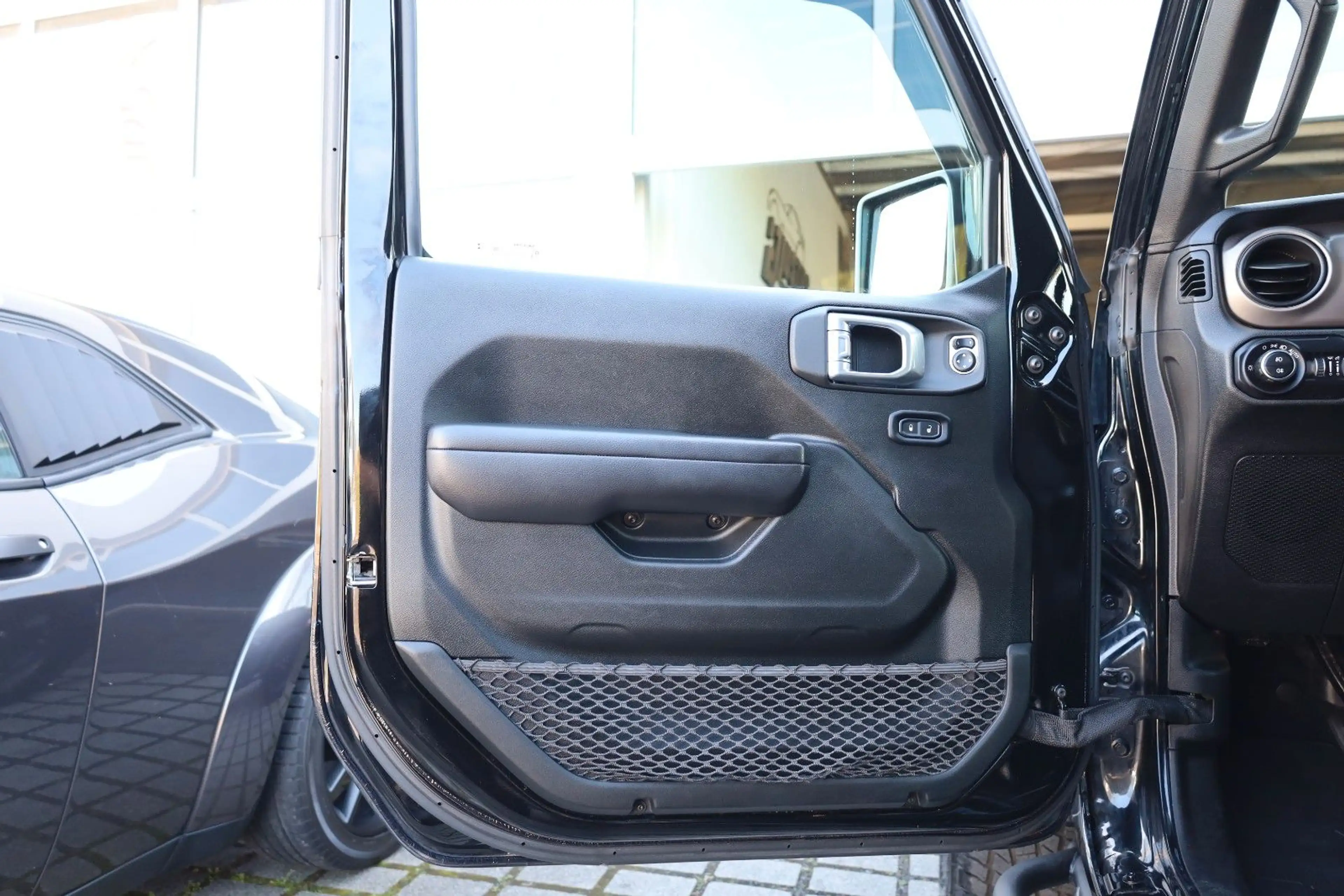 Jeep Wrangler Unlimited Willys/KAMERA/AHK/SHZ/BTH/R17 — photo 10