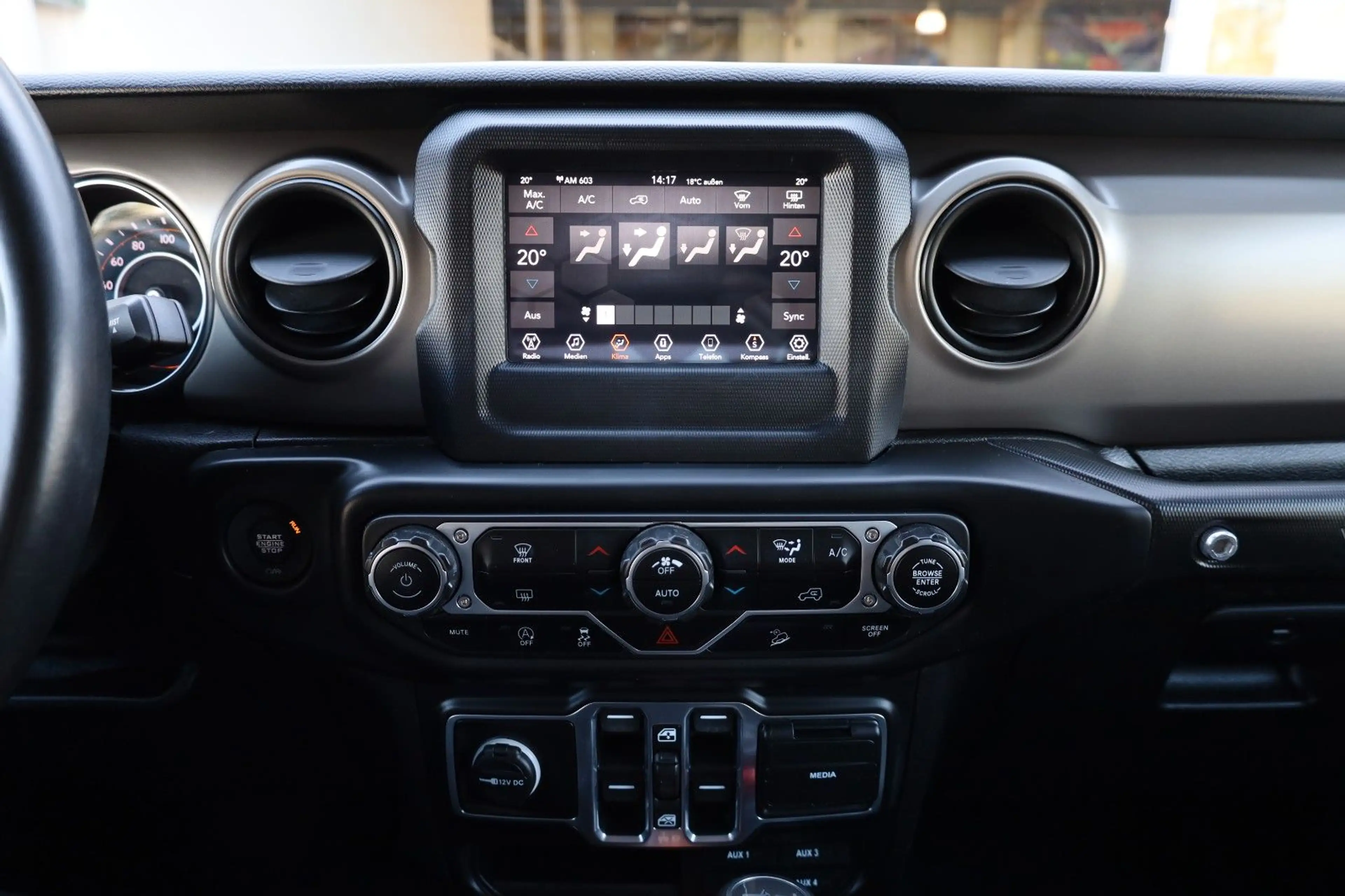 Jeep Wrangler Unlimited Willys/KAMERA/AHK/SHZ/BTH/R17 — photo 14
